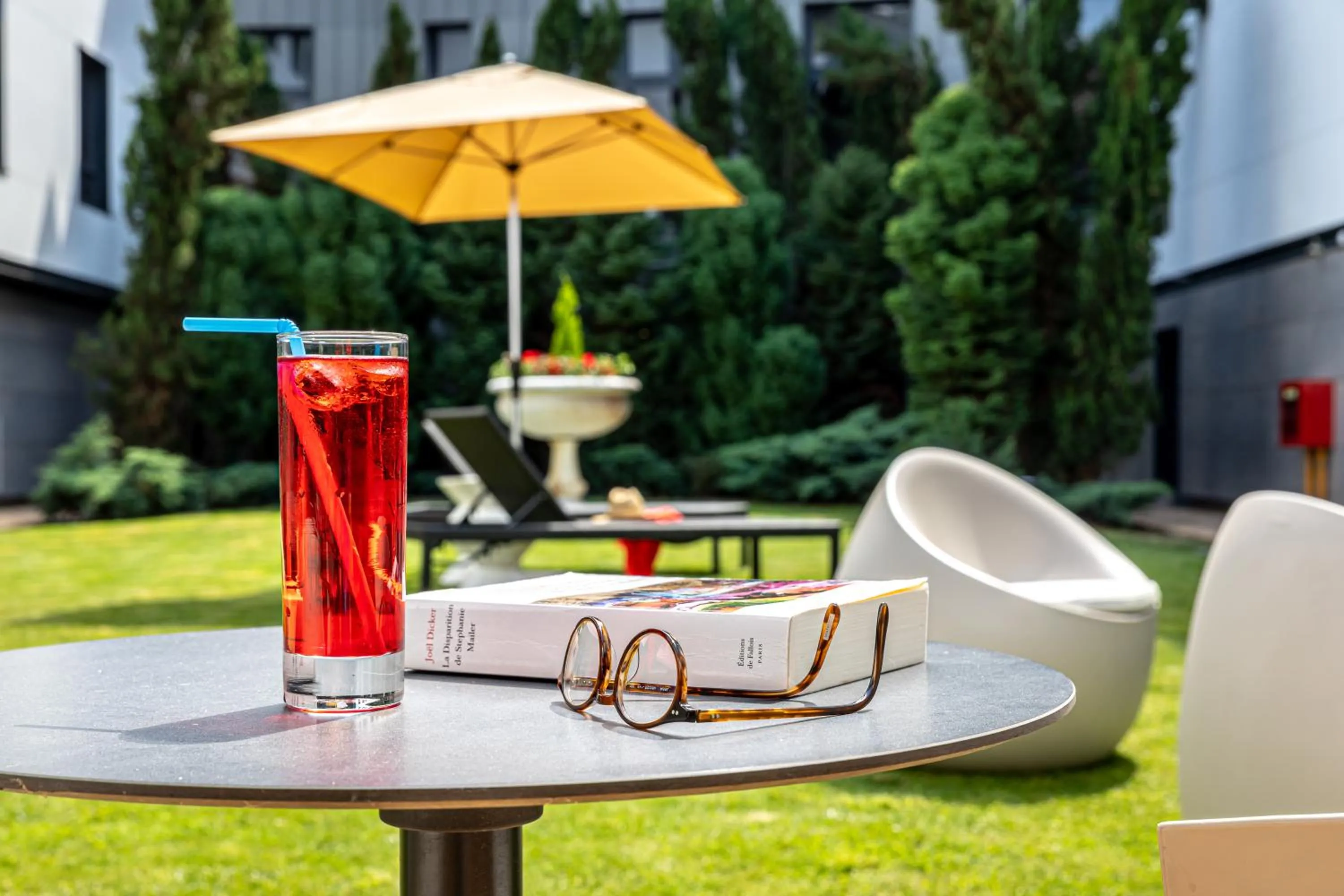 Patio in Les Jardins de St Cloud