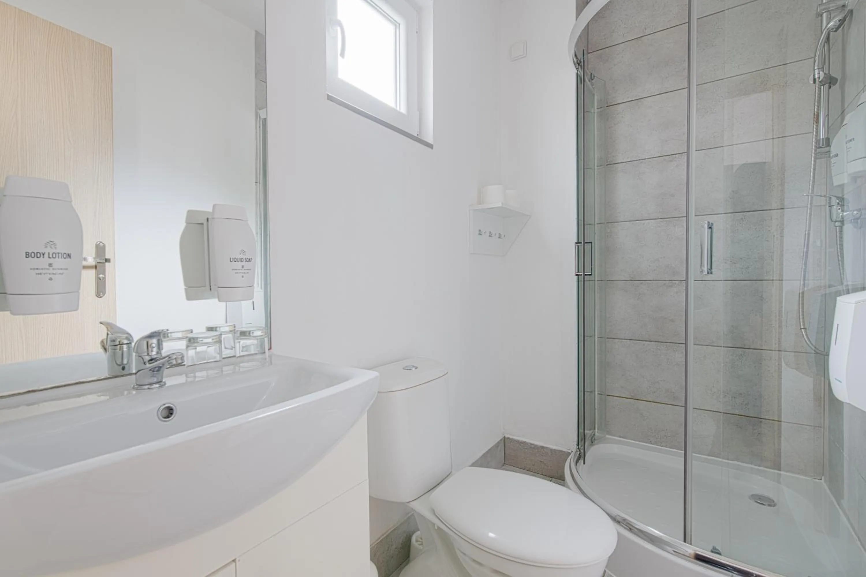 Bathroom in Elements Camping Selce Mobile homes