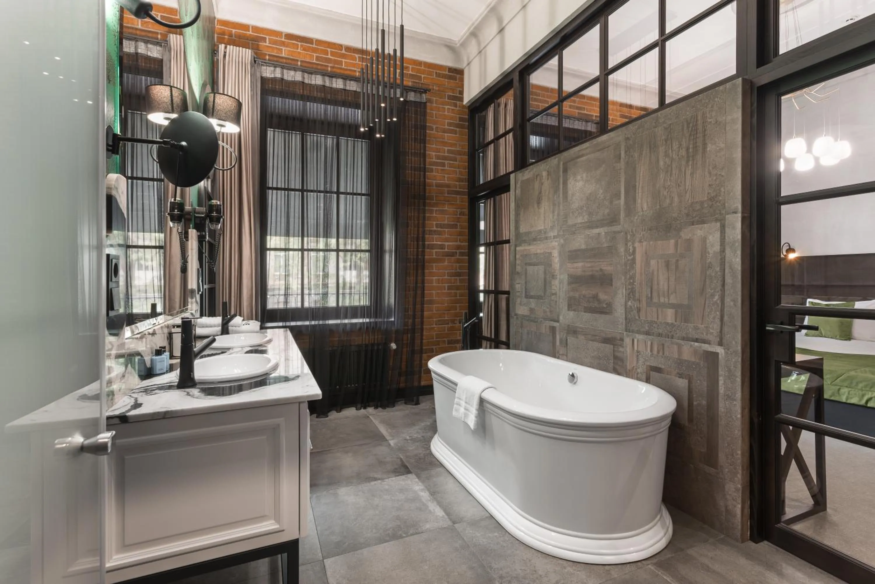 BRYK Hotel - Maestro