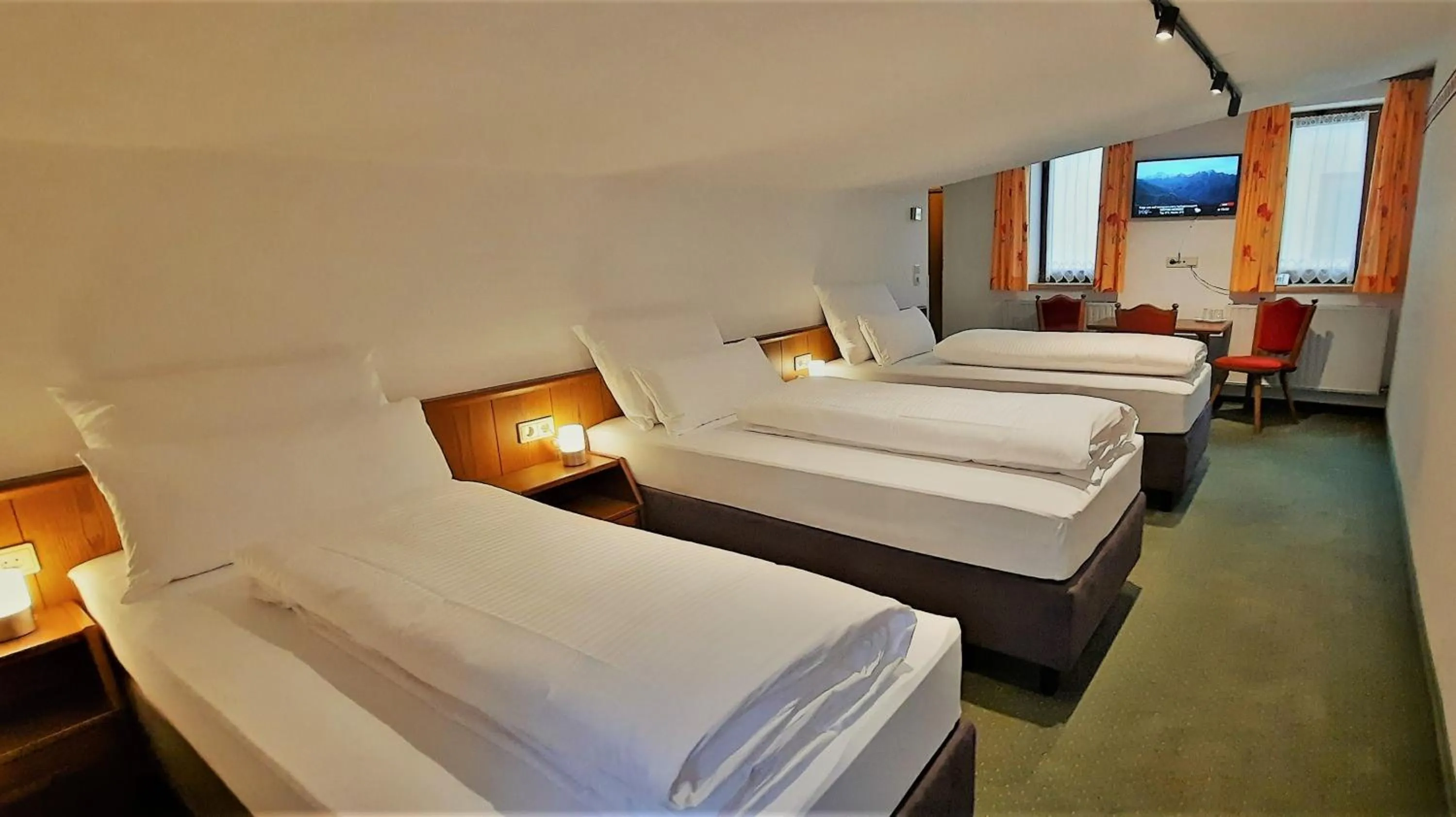 Photo of the whole room, Bed in Hotel Garni Belvedere