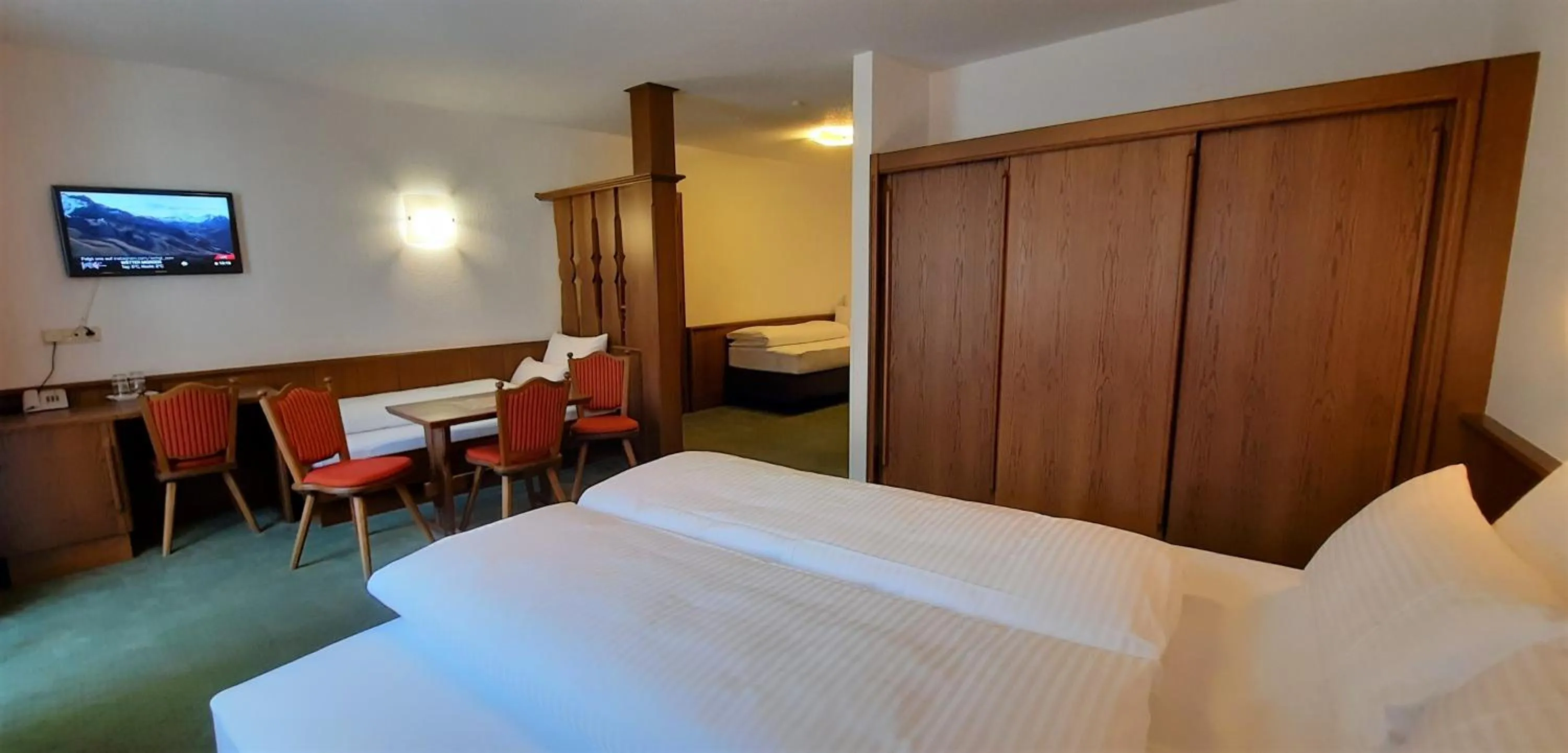 Photo of the whole room, Bed in Hotel Garni Belvedere