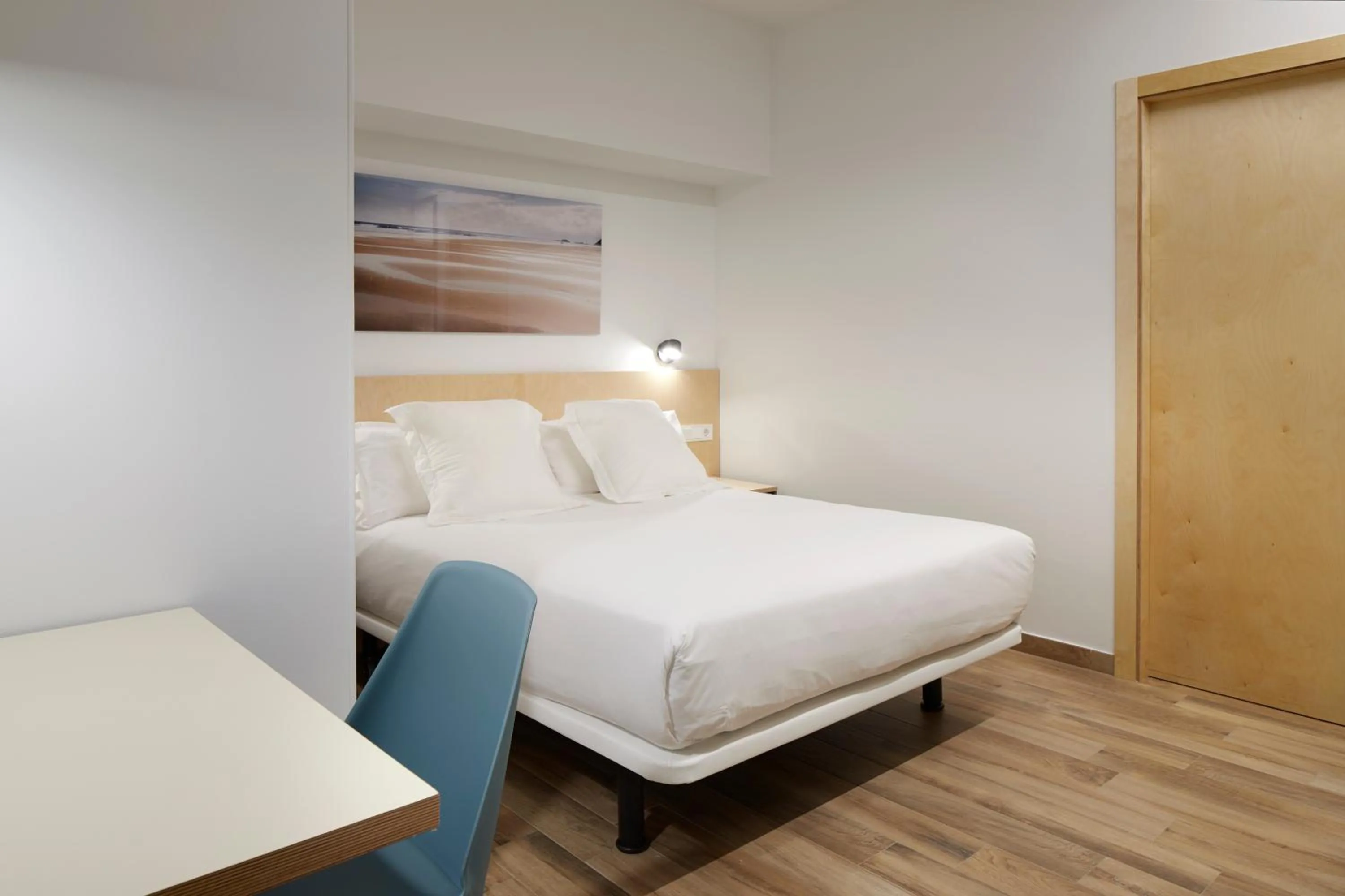 Bedroom, Bed in Apartamentos Isaga