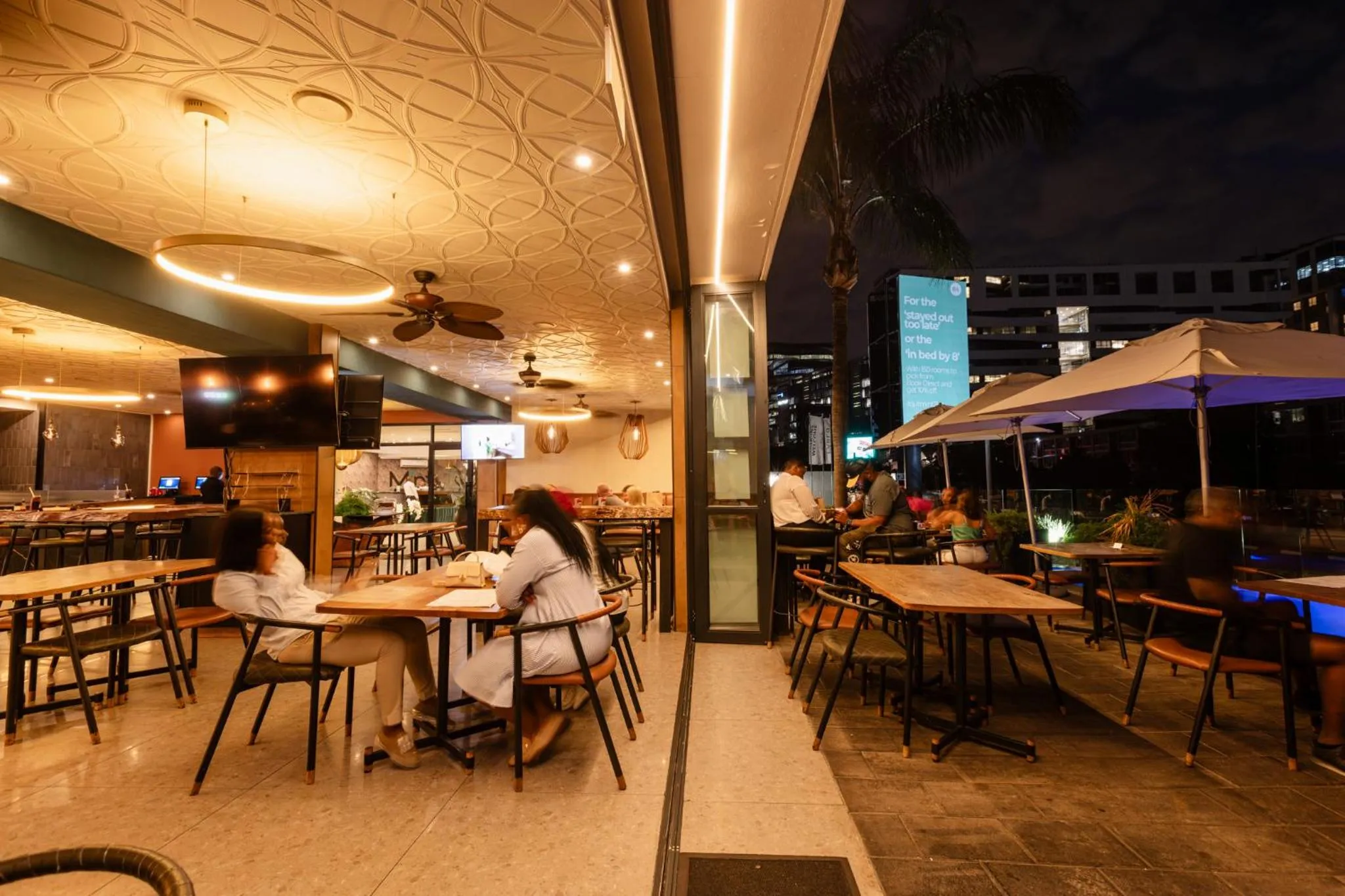 Restaurant/places to eat in MINT Hotel 84 on Katherine