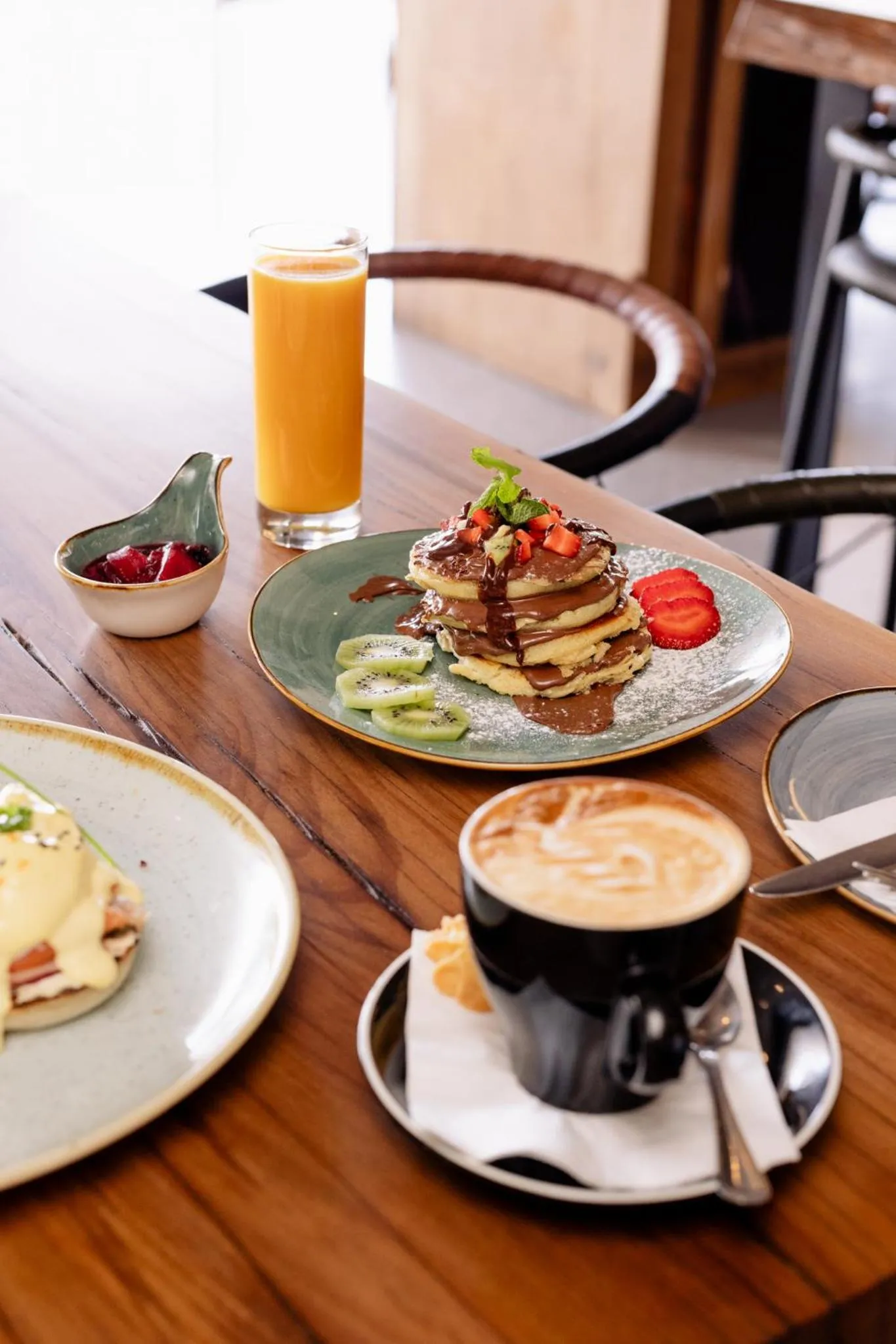 Restaurant/places to eat in MINT Hotel 84 on Katherine