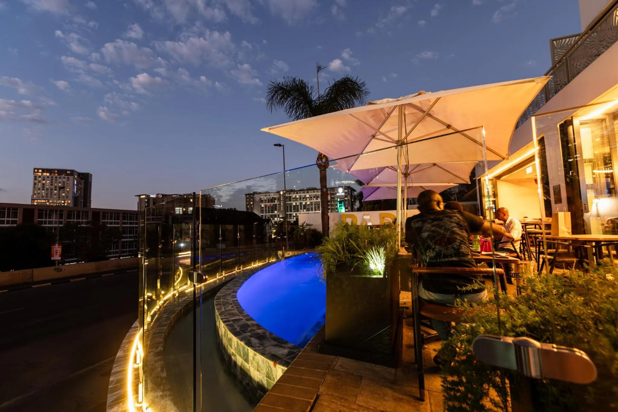 Restaurant/places to eat in MINT Hotel 84 on Katherine