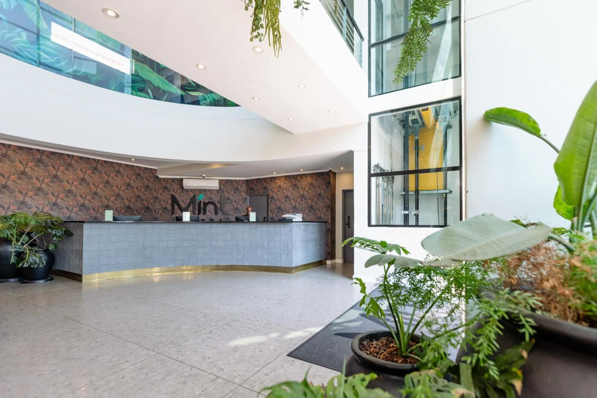 Facade/entrance in MINT Hotel 84 on Katherine