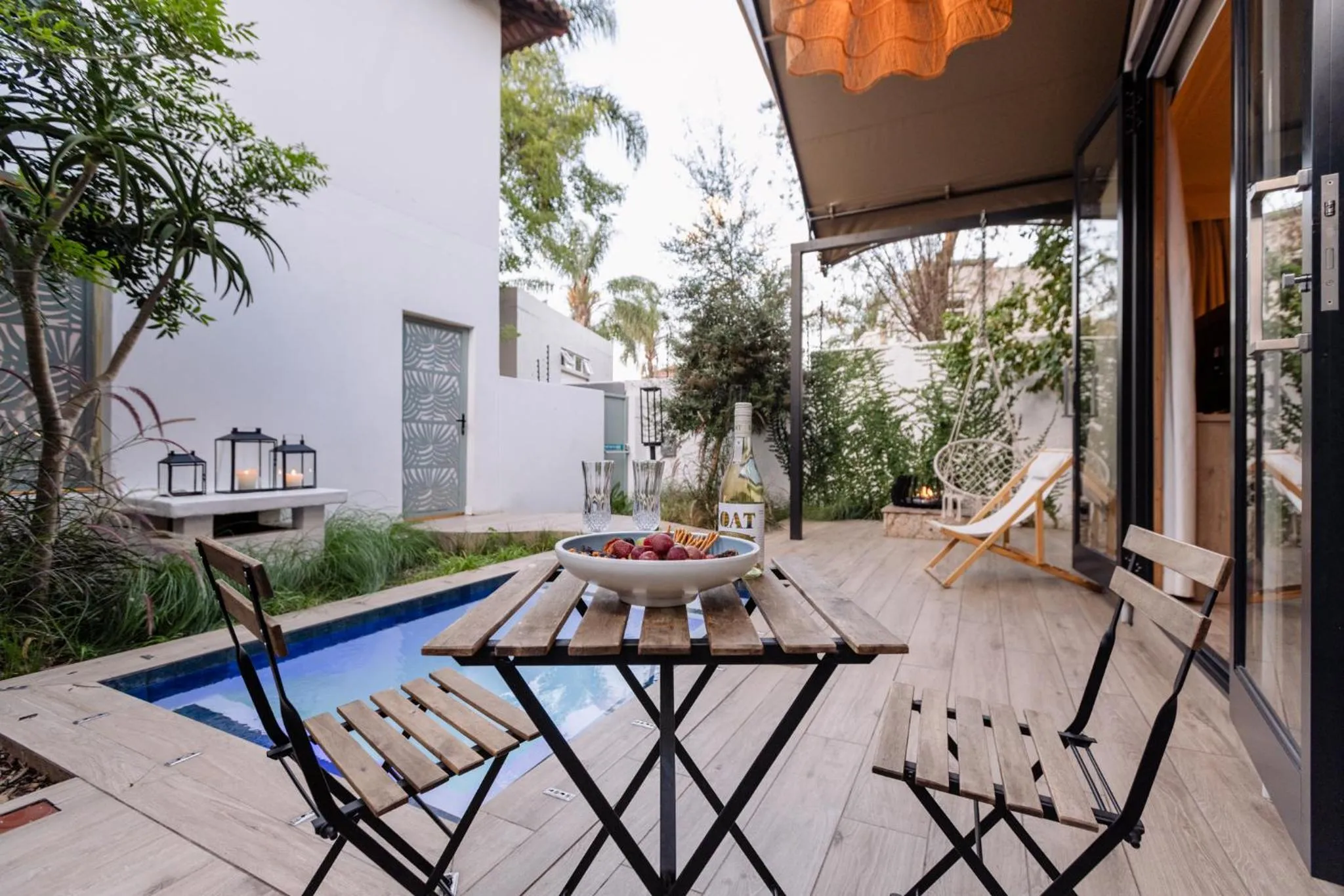 Patio in MINT Hotel 84 on Katherine