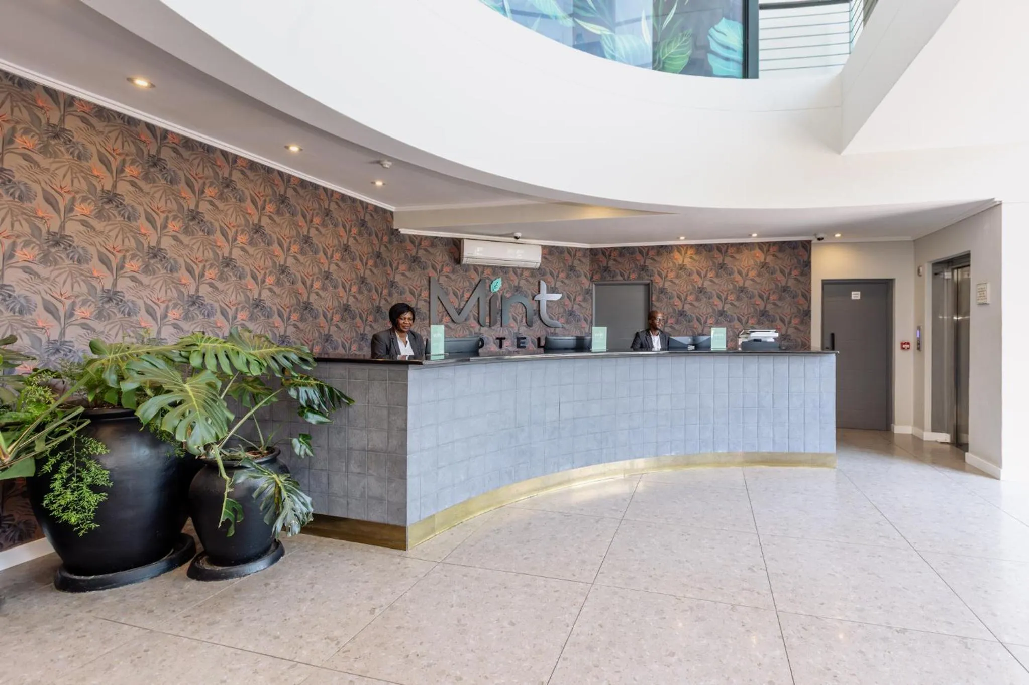 Lobby or reception in MINT Hotel 84 on Katherine