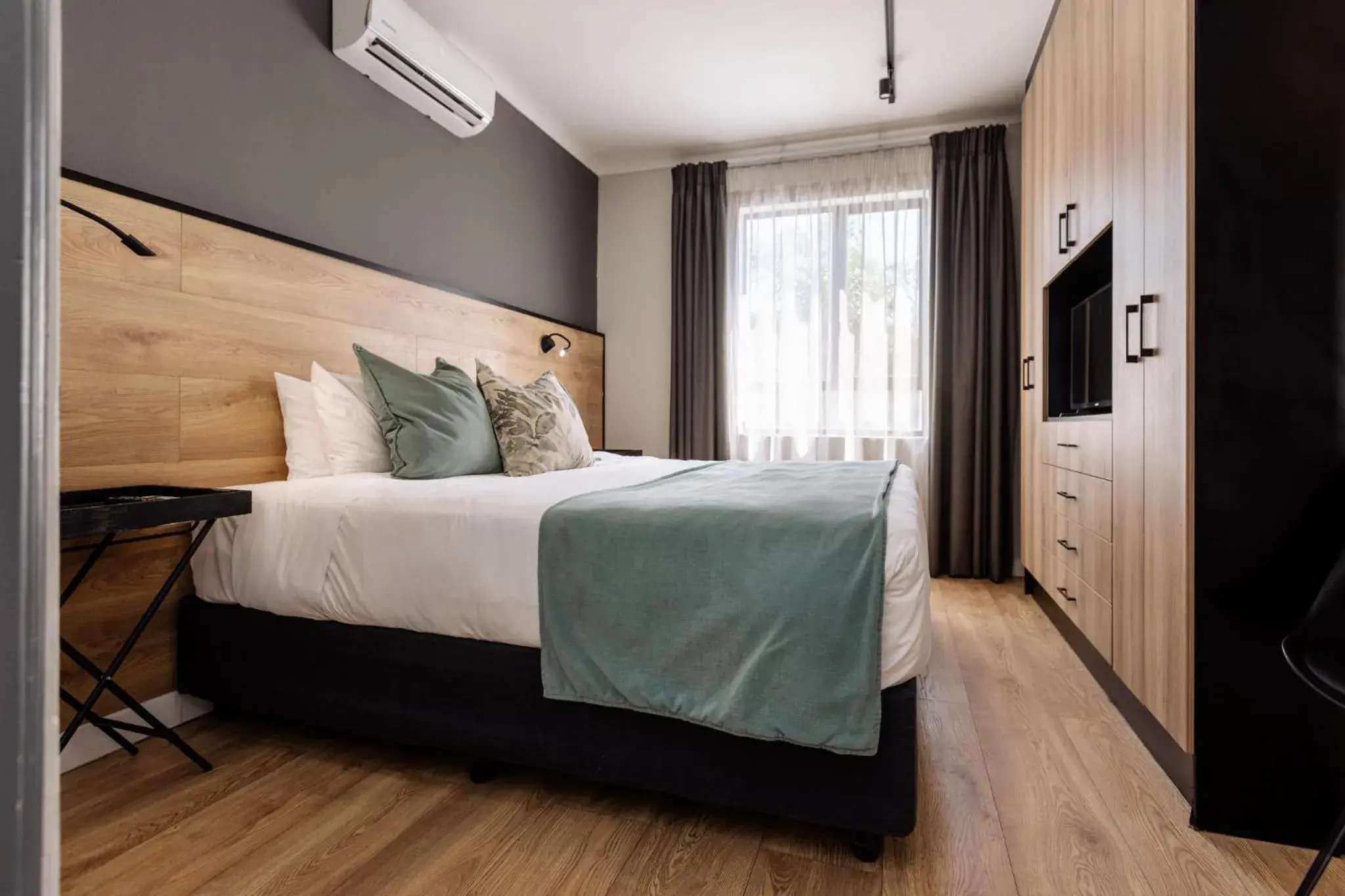 Bedroom, Bed in MINT Hotel 84 on Katherine Bedroom, Bed in MINT Hotel 84 on Katherine