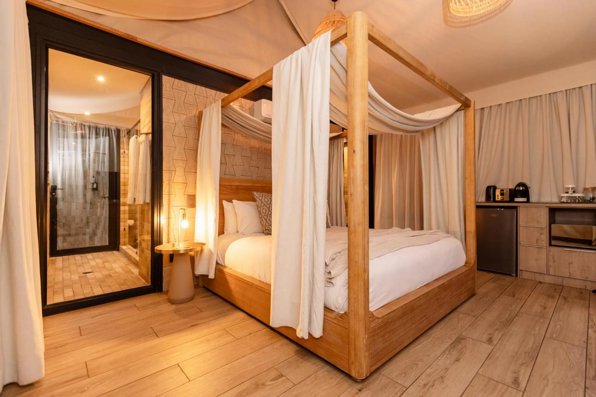 Bedroom, Bed in MINT Hotel 84 on Katherine