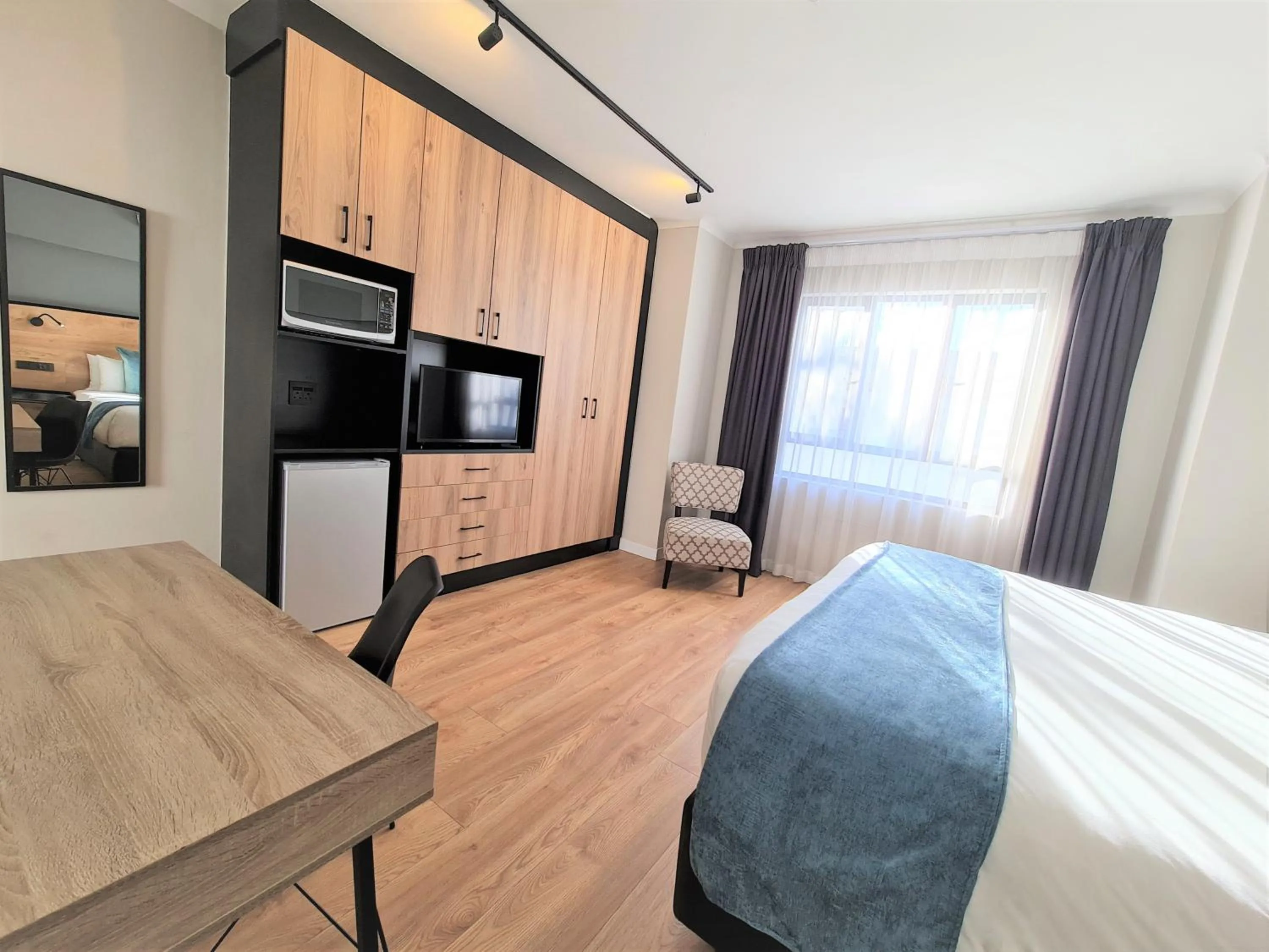 Bedroom, Bed in MINT Hotel 84 on Katherine