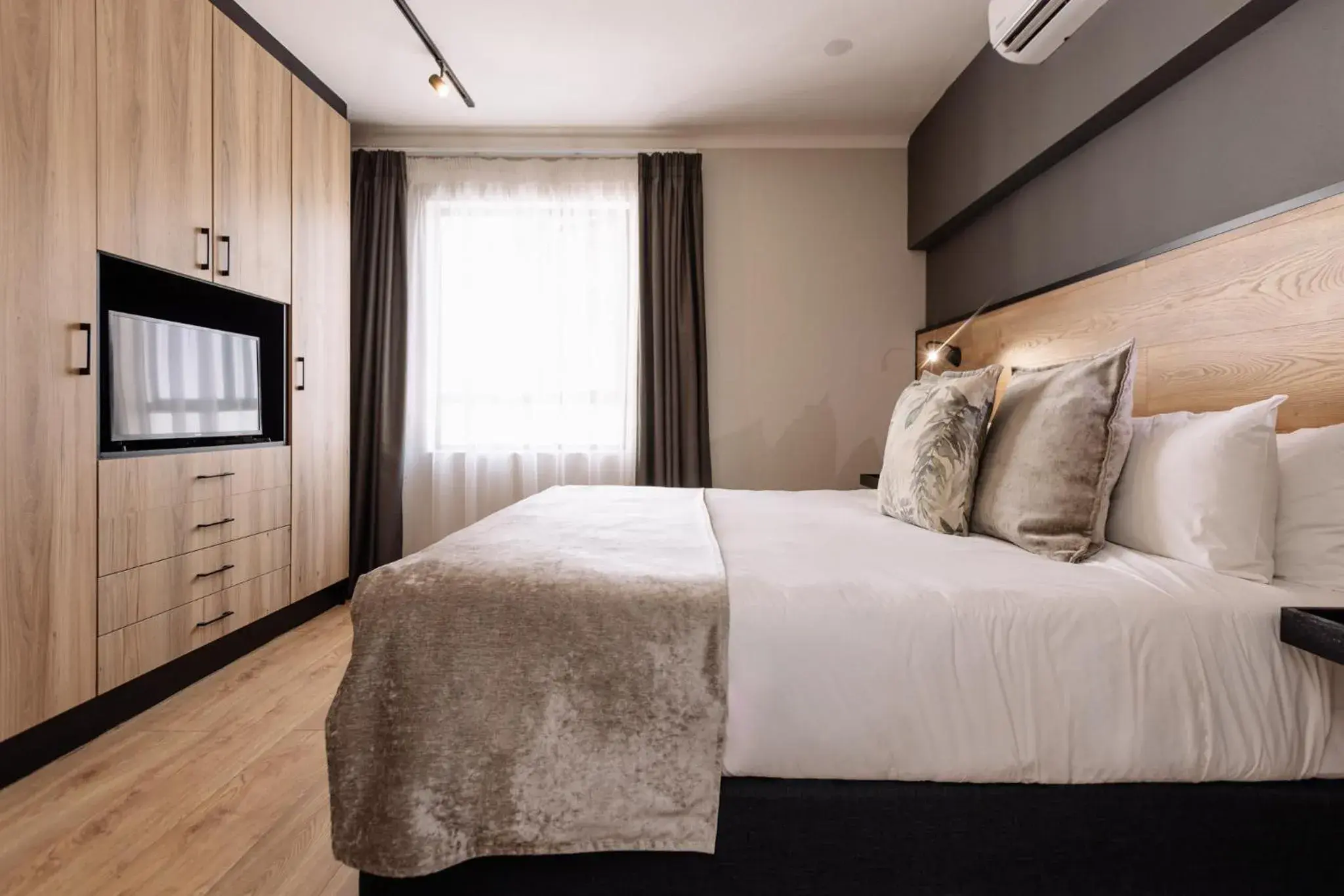 Bed in MINT Hotel 84 on Katherine Bed in MINT Hotel 84 on Katherine