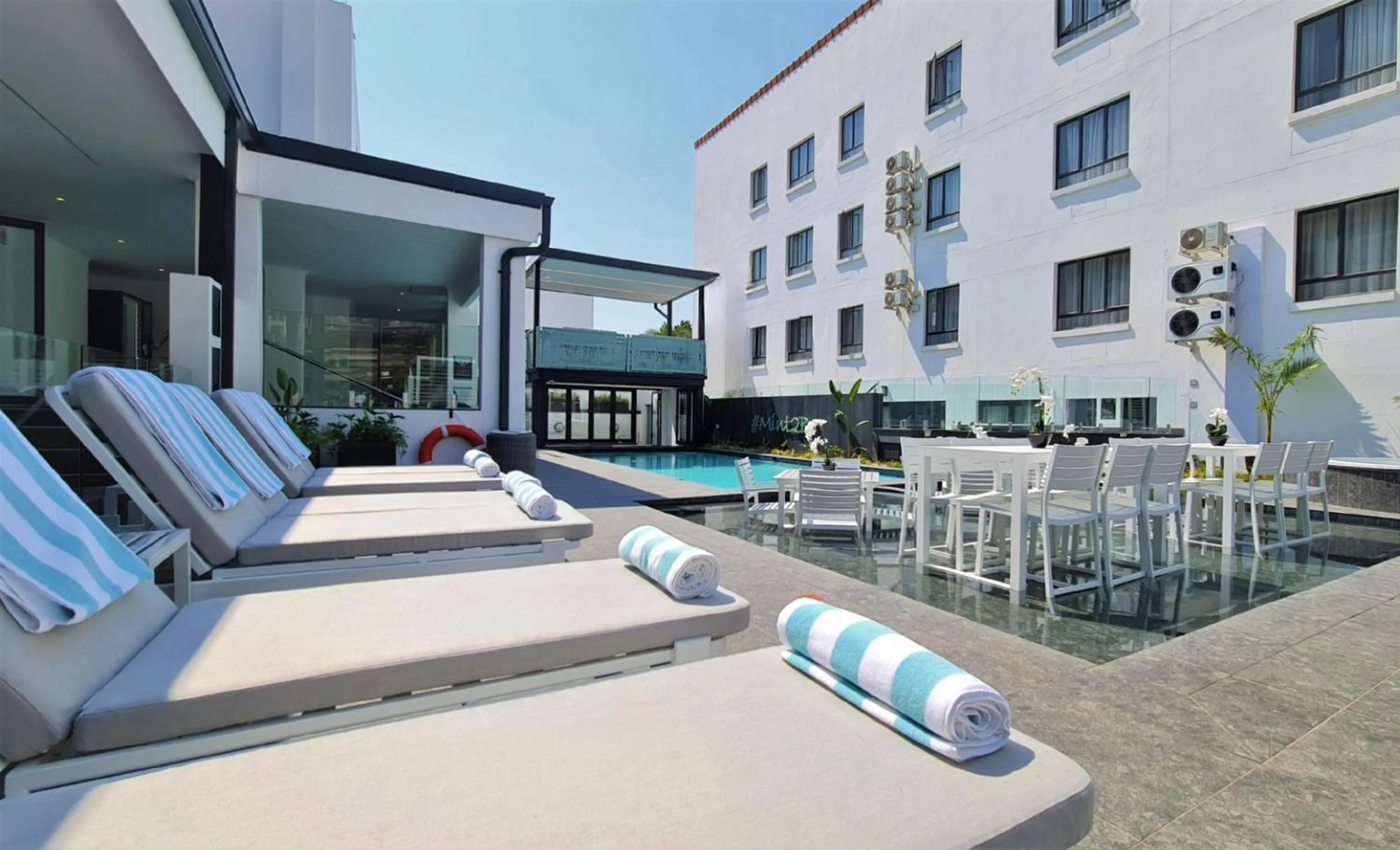 Restaurant/places to eat in MINT Hotel 84 on Katherine