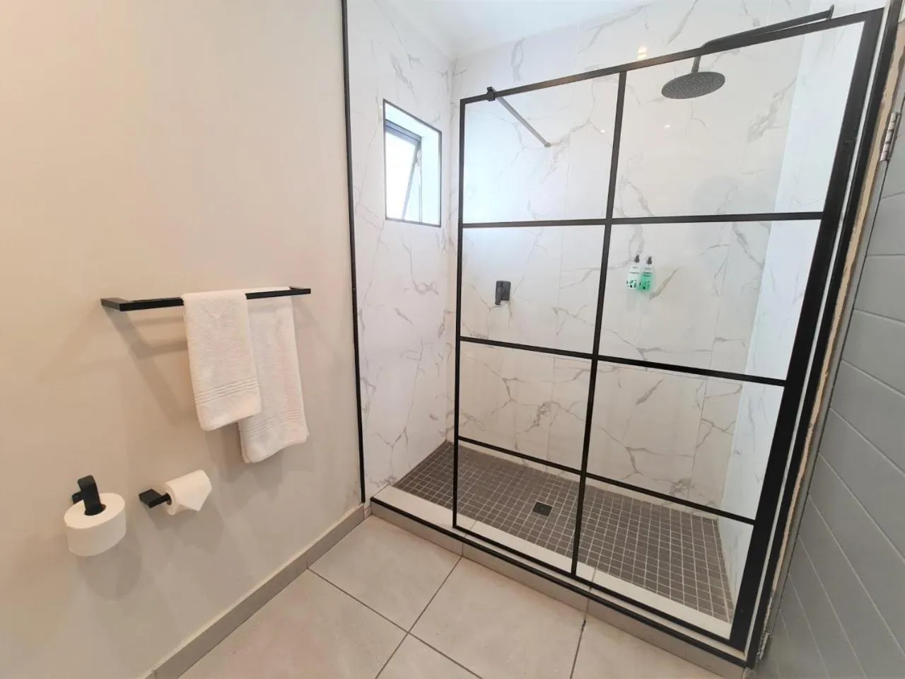 Shower in MINT Hotel 84 on Katherine