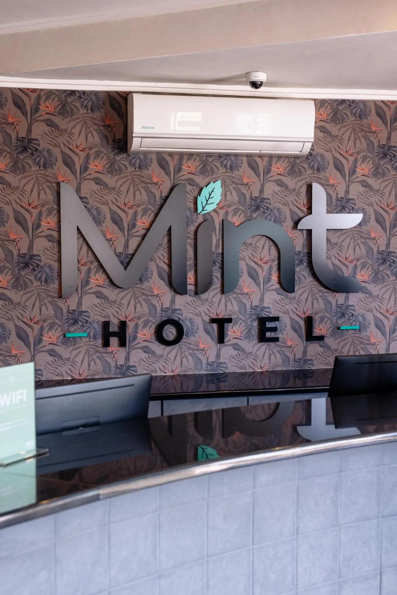 Facade/entrance in MINT Hotel 84 on Katherine