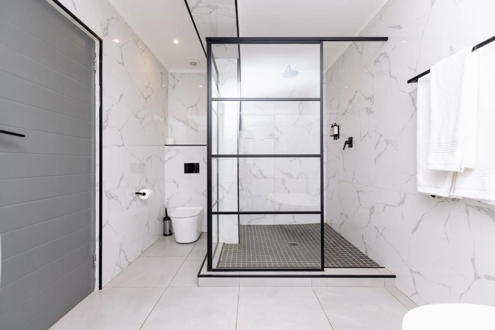 Shower in MINT Hotel 84 on Katherine