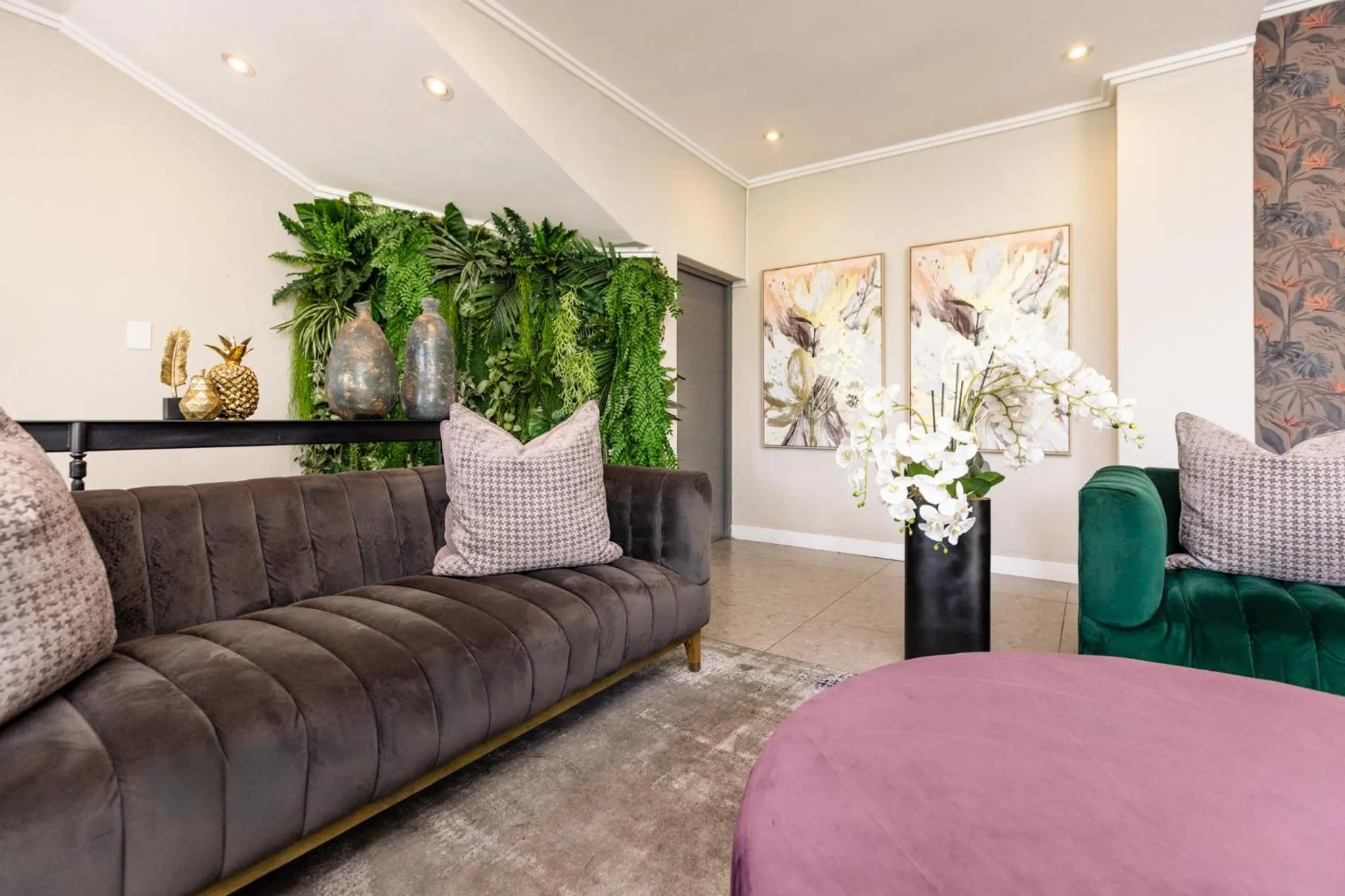 Lobby or reception, Bed in MINT Hotel 84 on Katherine