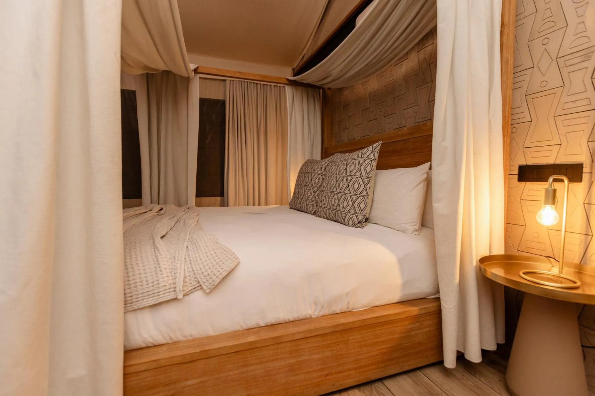 Bed in MINT Hotel 84 on Katherine