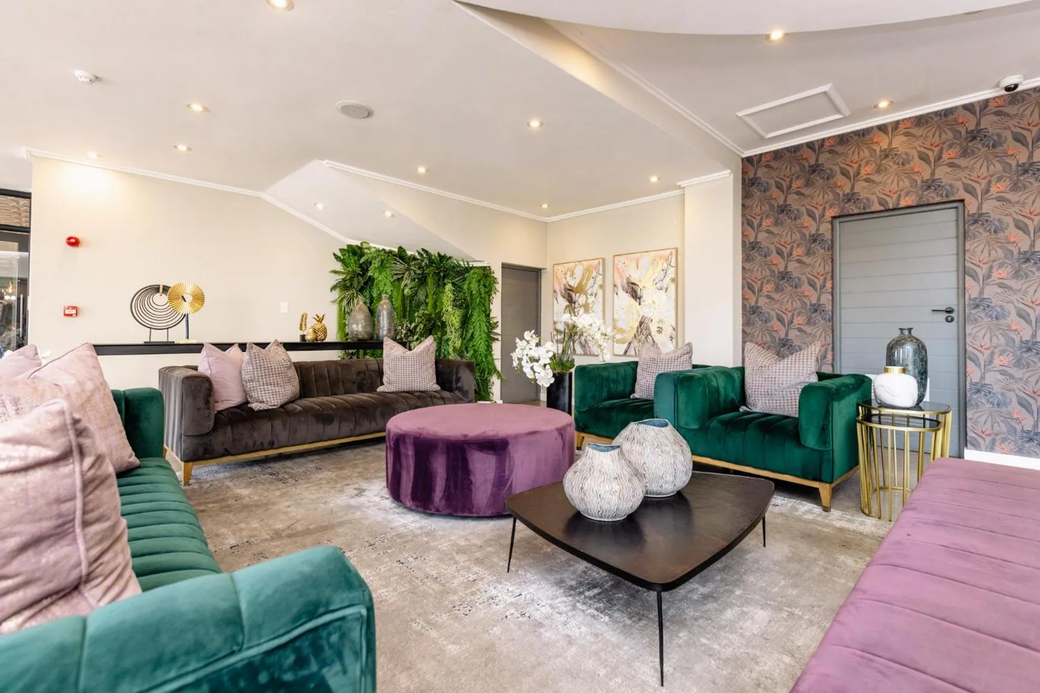 Lobby or reception in MINT Hotel 84 on Katherine