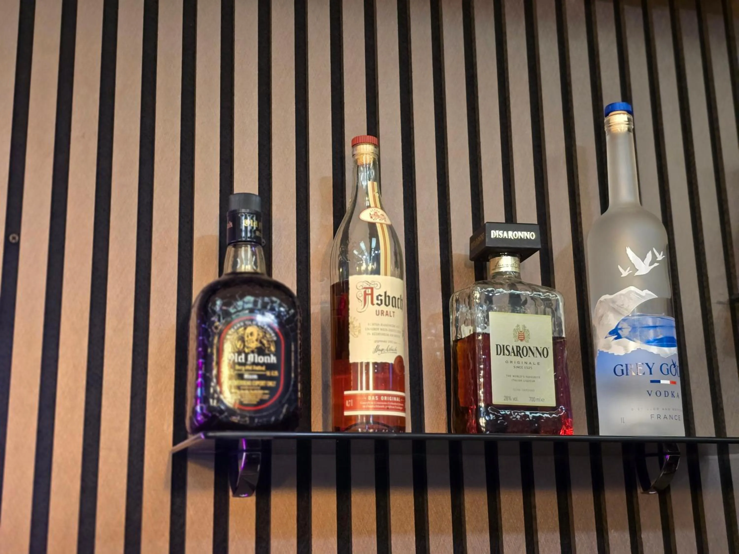 Lounge or bar in Ramada by Wyndham Frankfurt Central Station