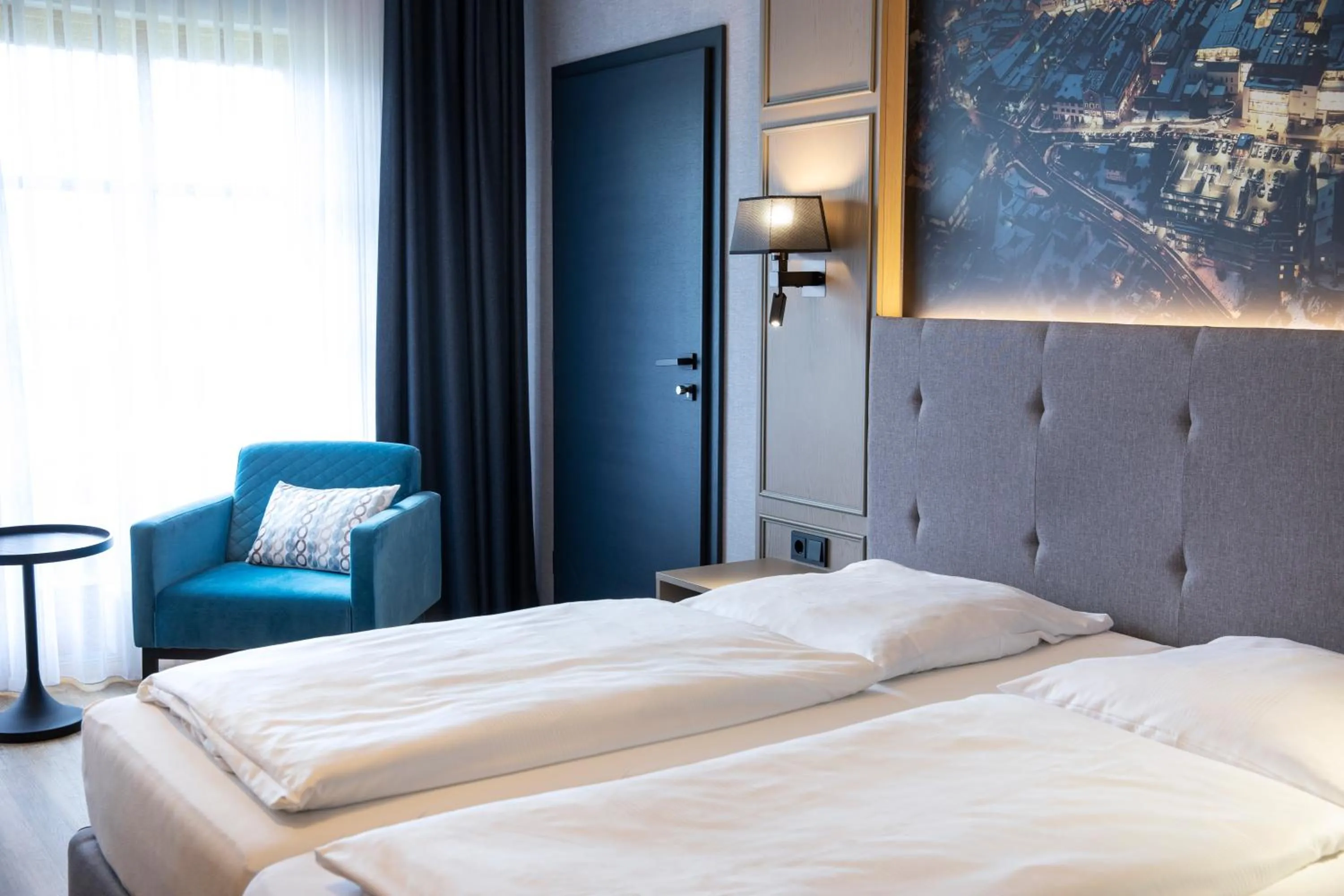 Photo of the whole room, Bed in Roomingtons City Waldkirchen