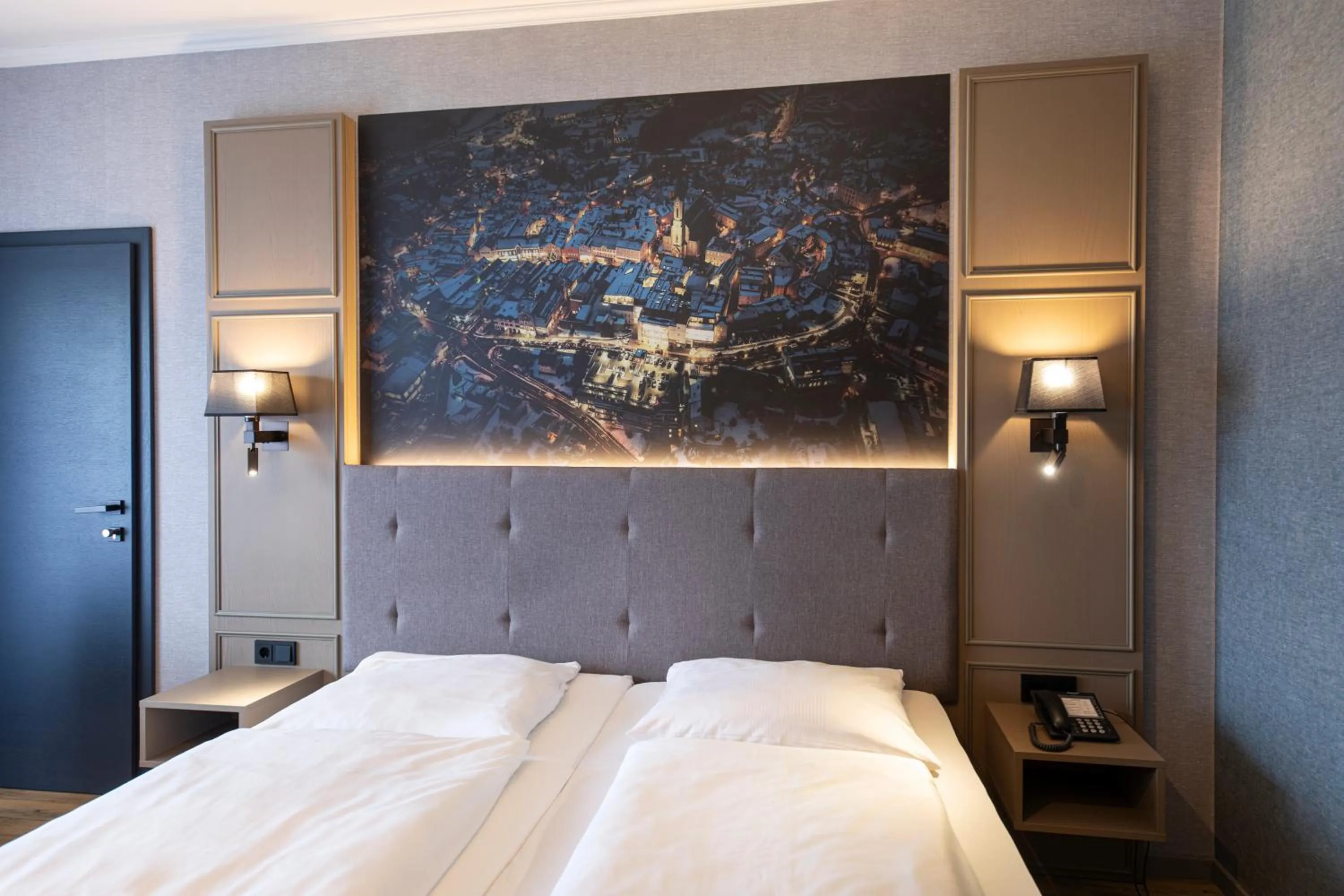 Photo of the whole room, Bed in Roomingtons City Waldkirchen