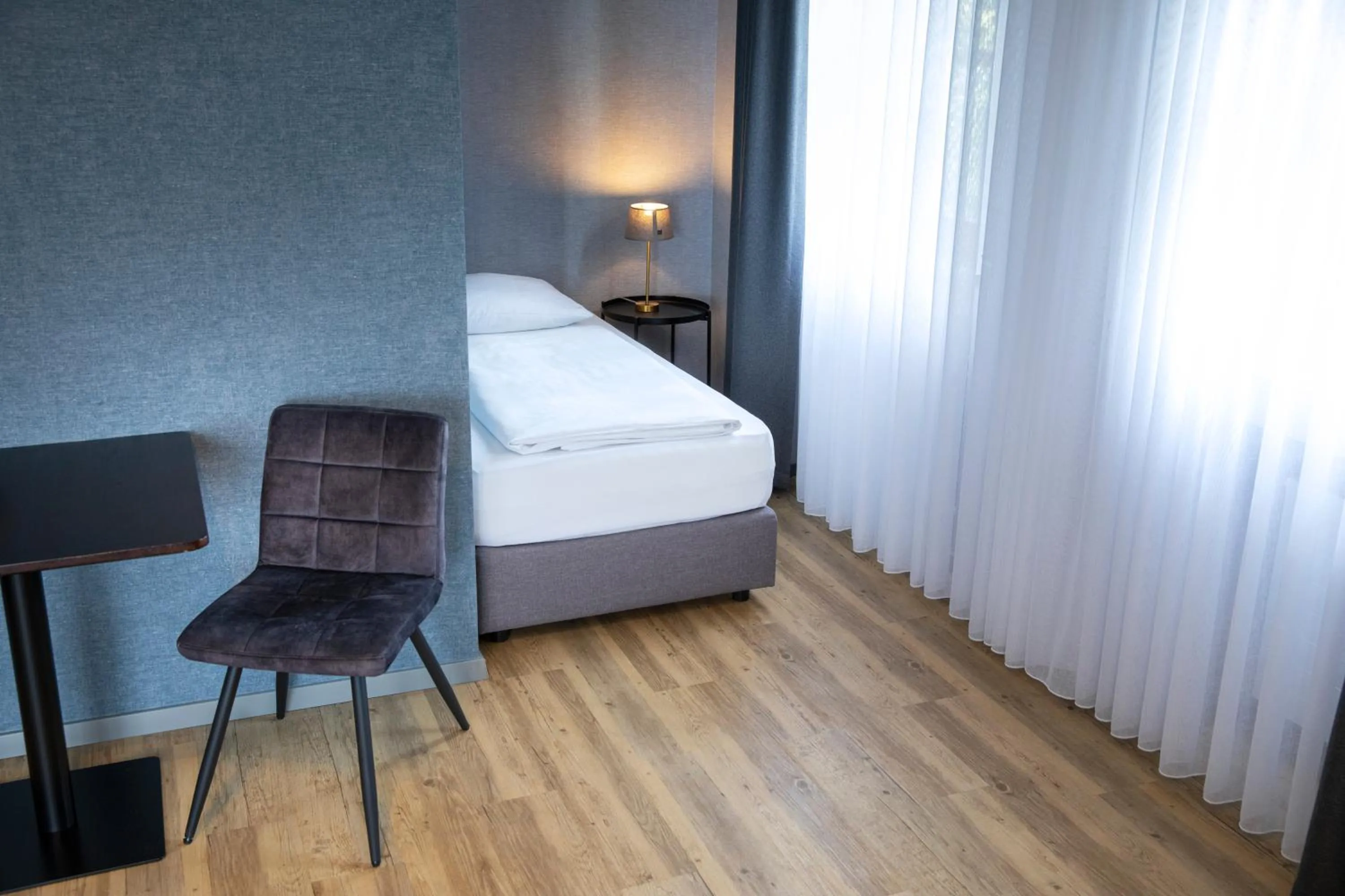 Photo of the whole room, Bed in Roomingtons City Waldkirchen