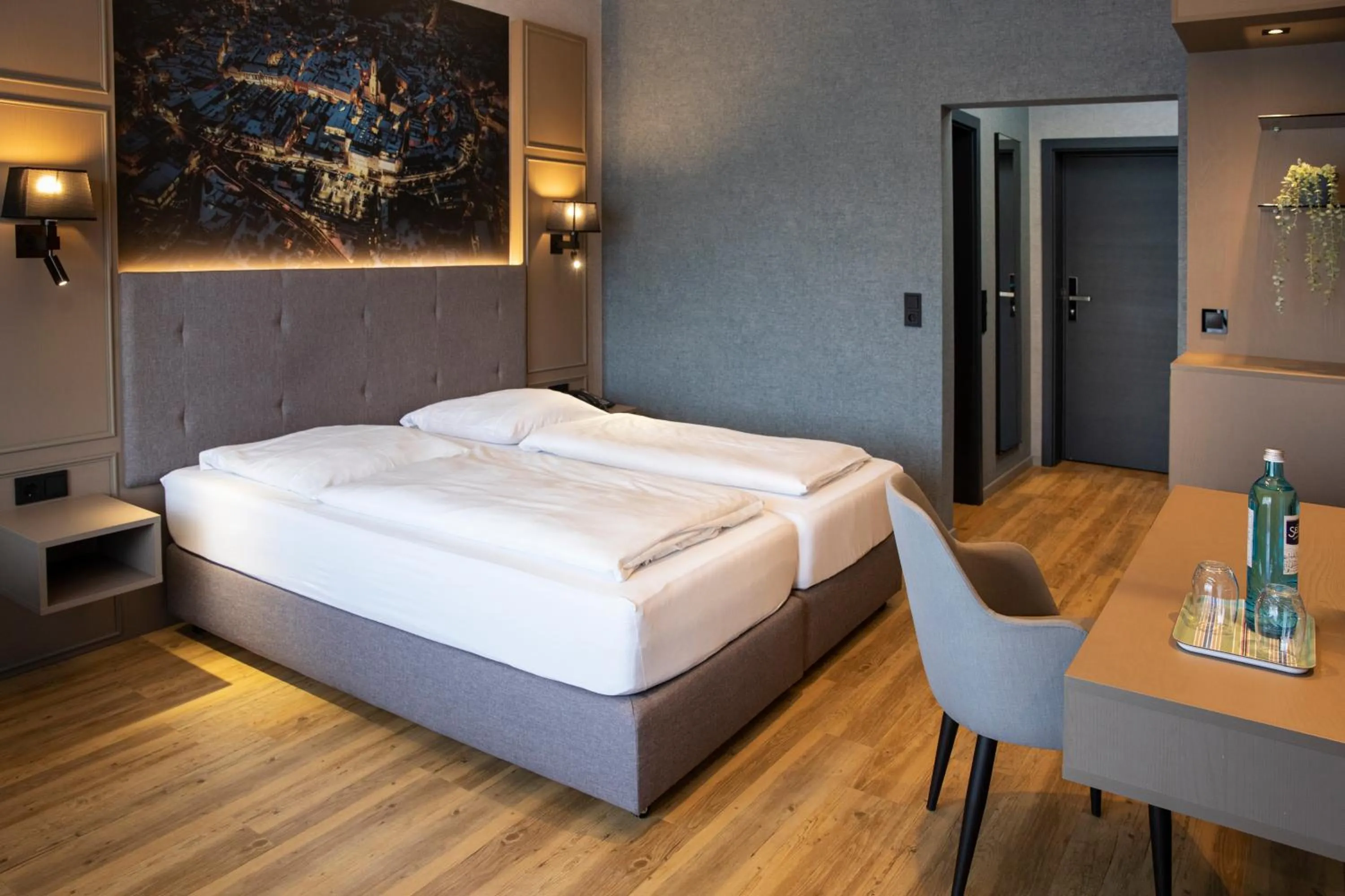 Photo of the whole room, Bed in Roomingtons City Waldkirchen