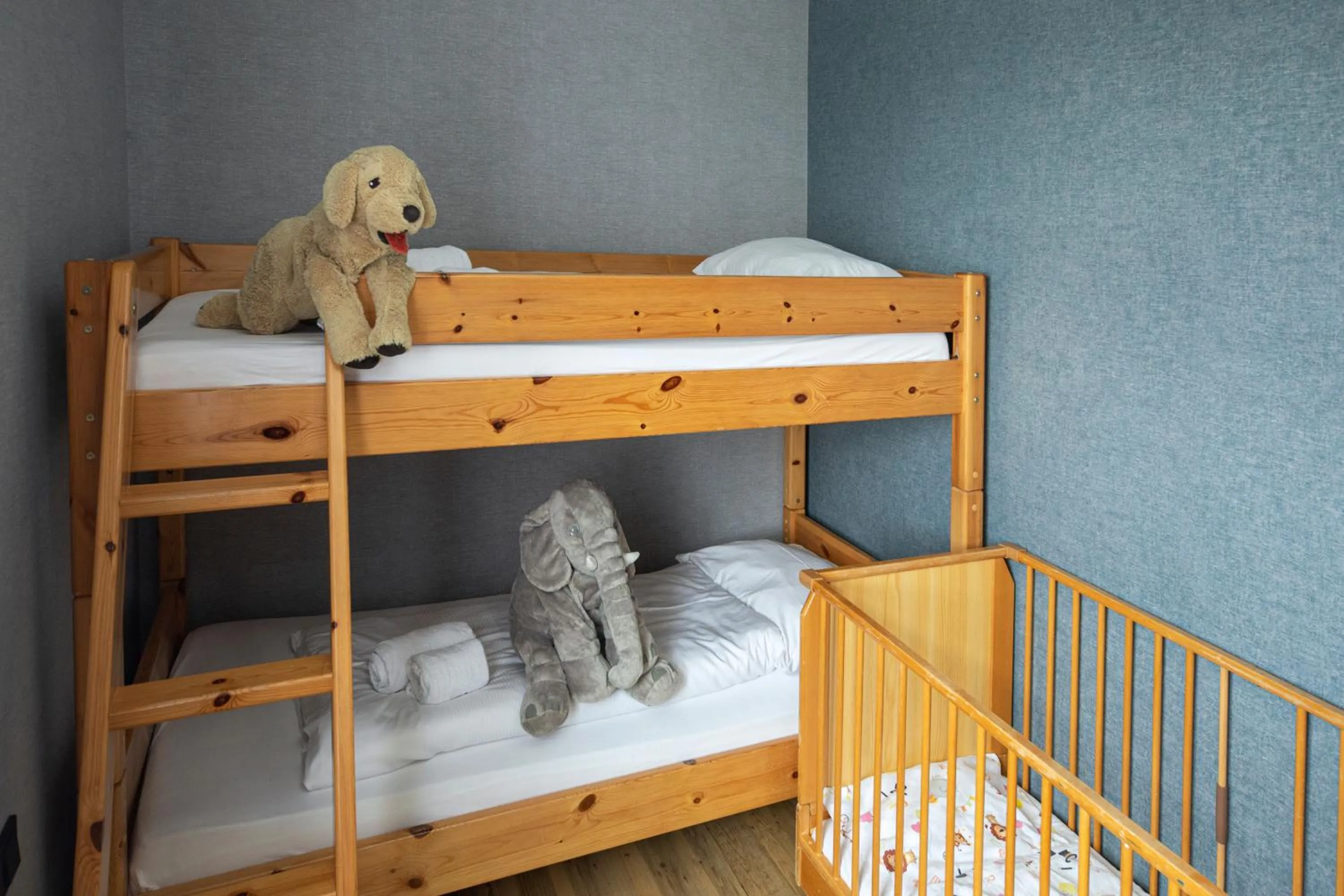 Photo of the whole room, Bed in Roomingtons City Waldkirchen