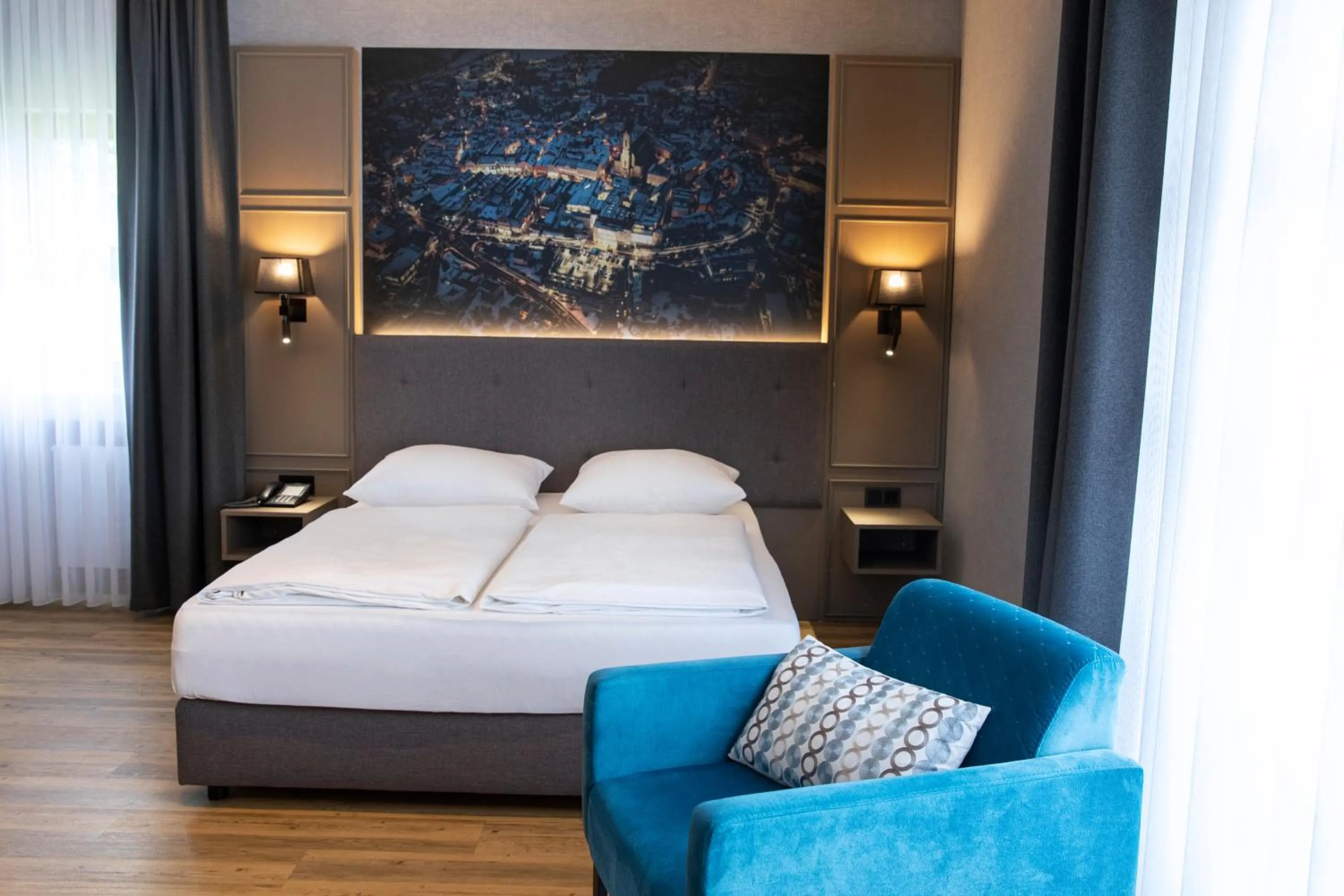 Photo of the whole room, Bed in Roomingtons City Waldkirchen