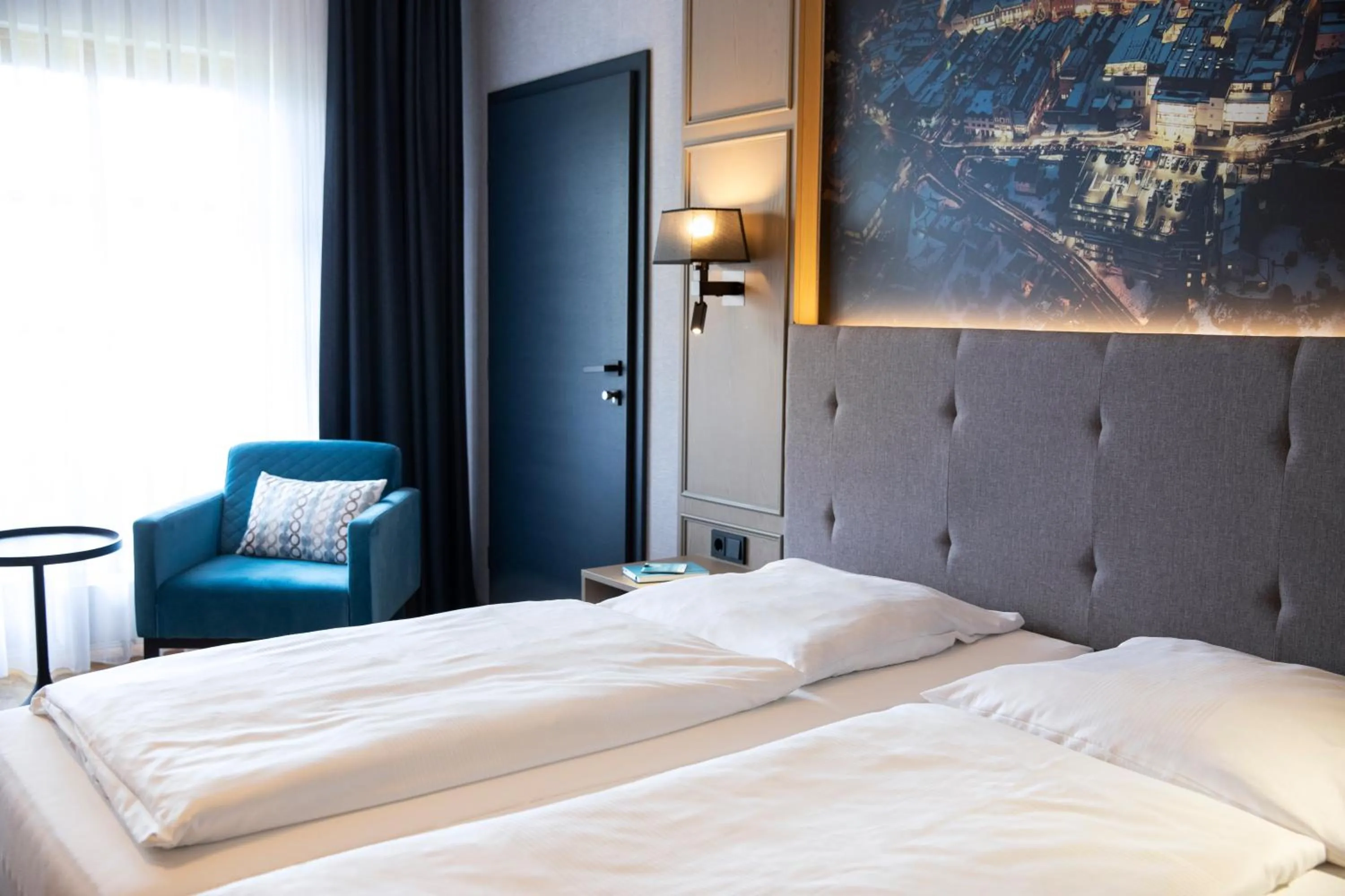 Photo of the whole room, Bed in Roomingtons City Waldkirchen