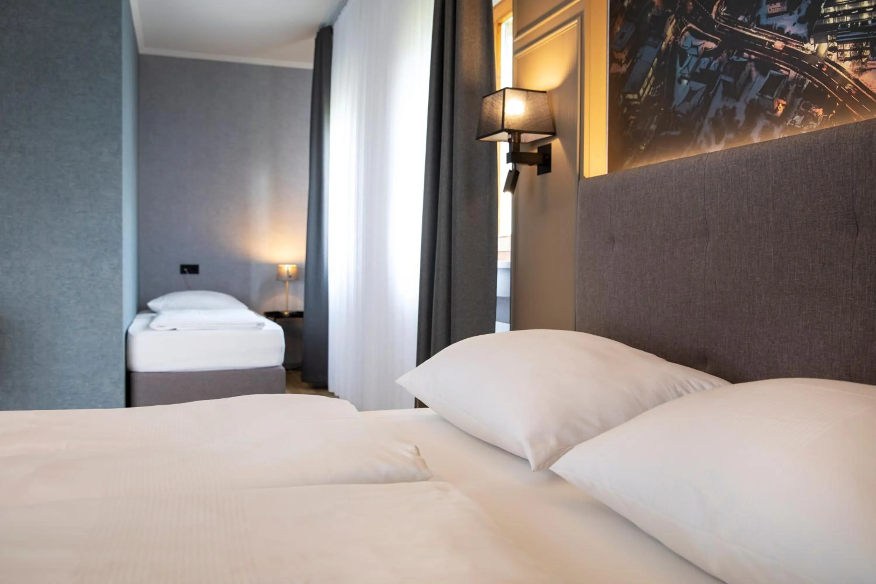 Photo of the whole room, Bed in Roomingtons City Waldkirchen