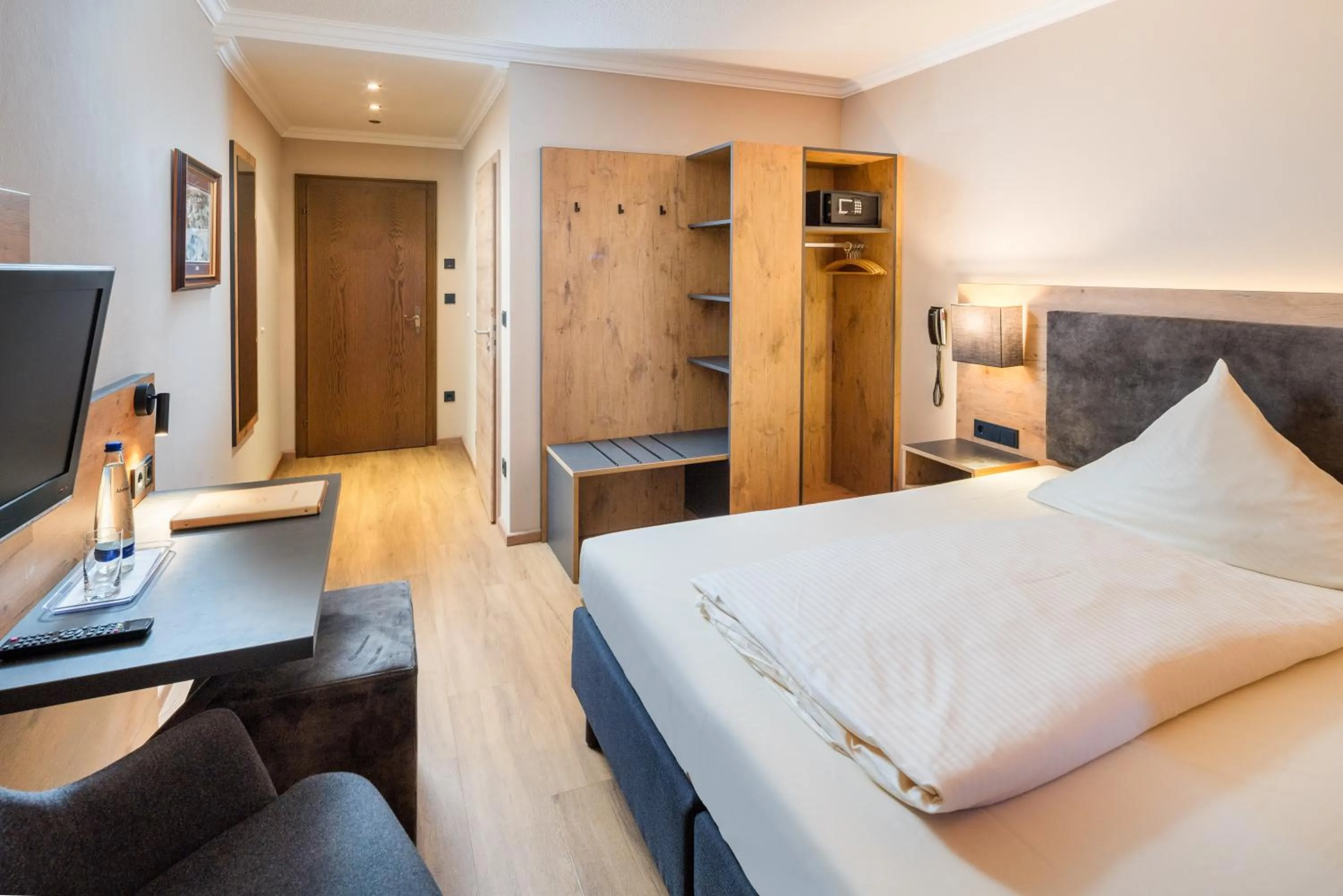 Photo of the whole room, Bed in Hotel-Gasthof Huber