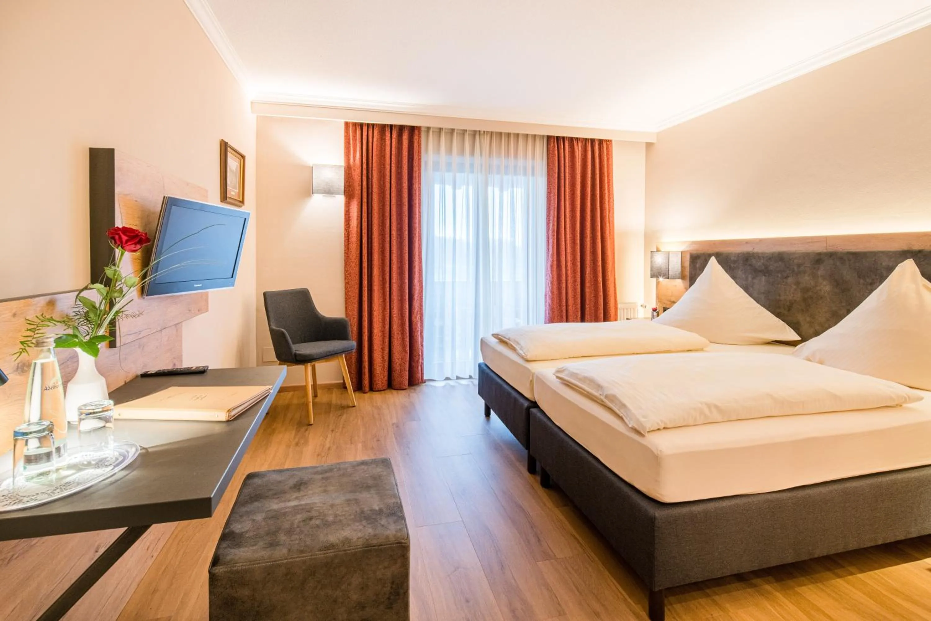 Photo of the whole room, Bed in Hotel-Gasthof Huber