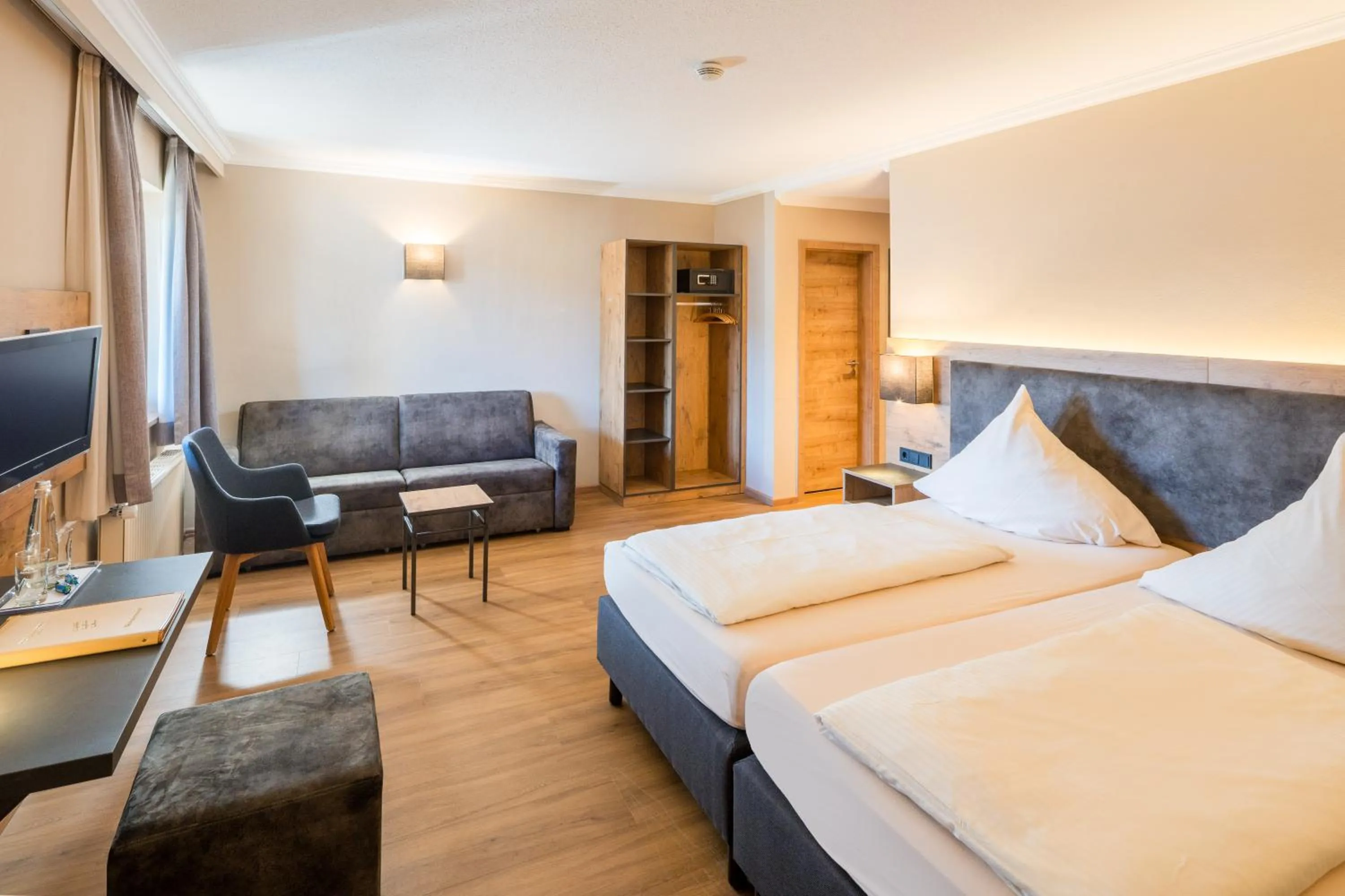 Photo of the whole room, Bed in Hotel-Gasthof Huber