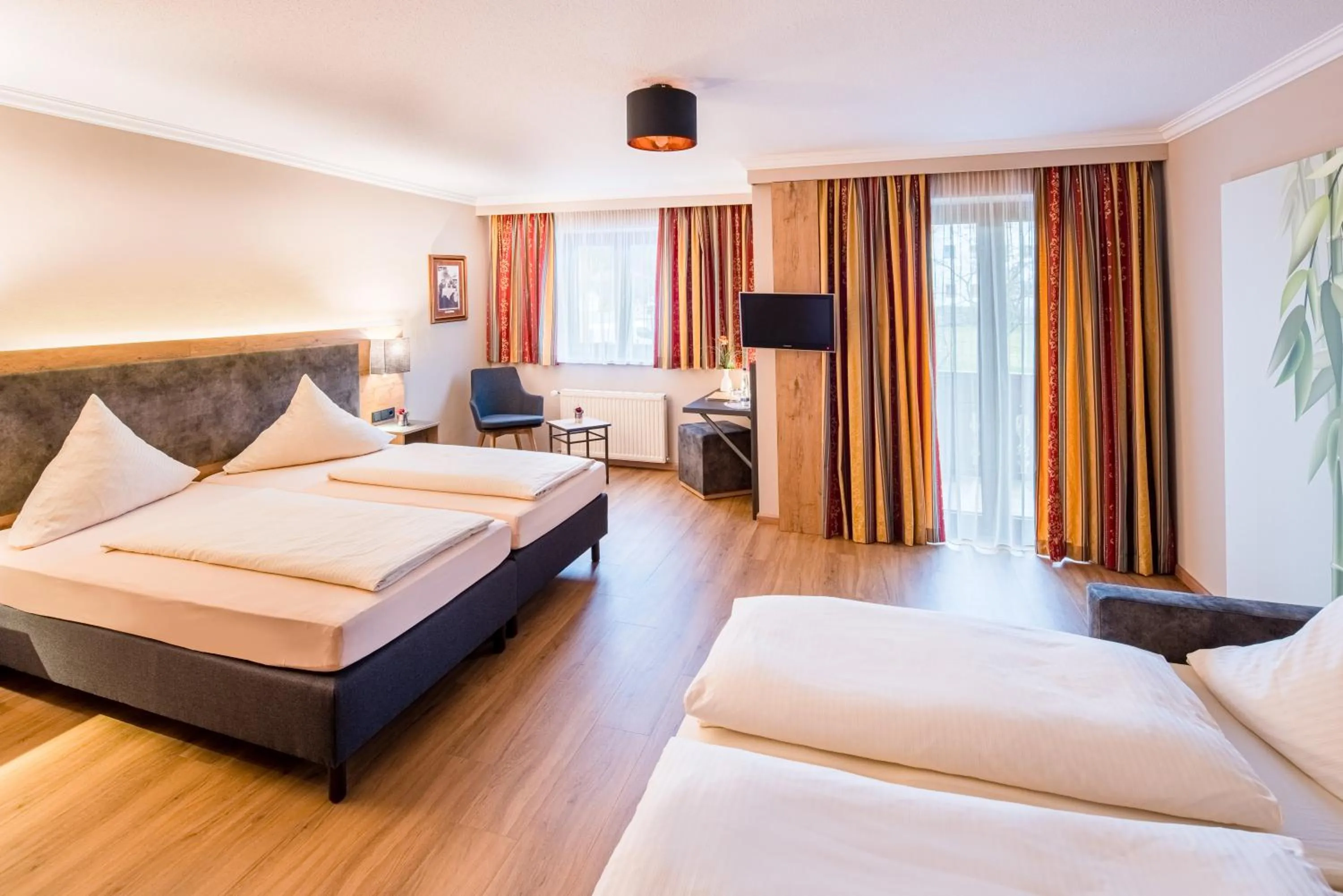 Photo of the whole room, Bed in Hotel-Gasthof Huber