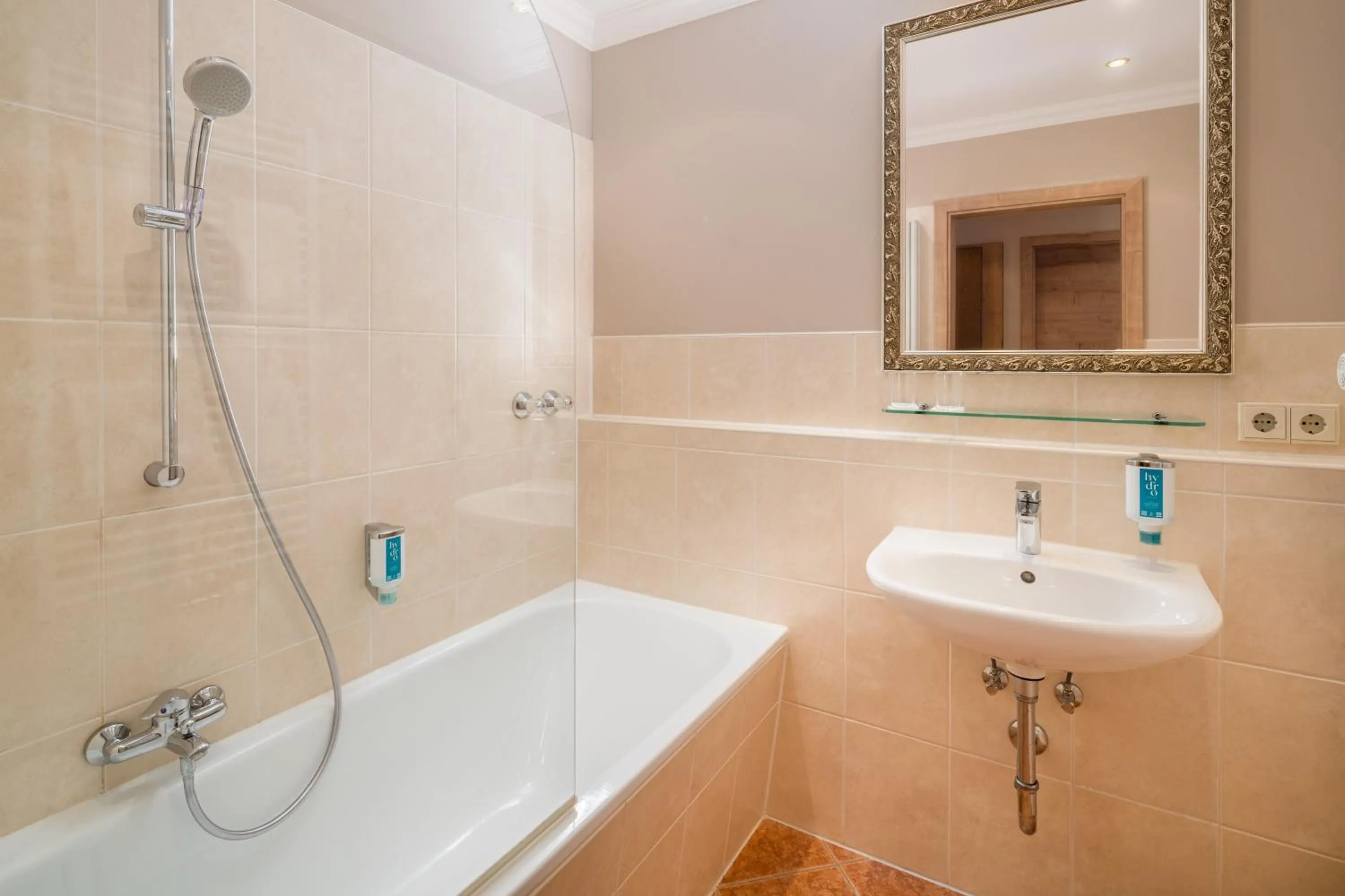 Shower in Hotel-Gasthof Huber