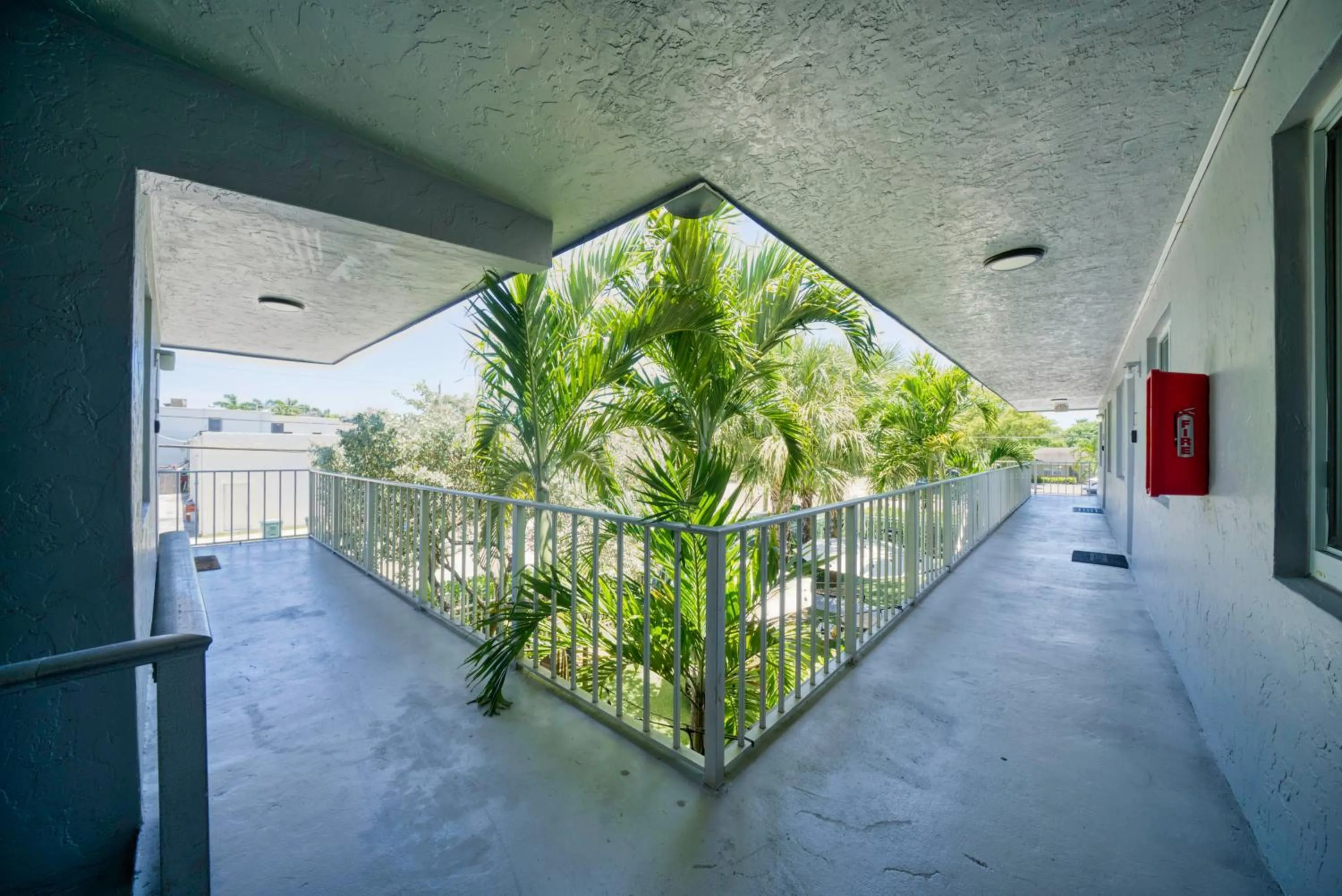 Day in The Victor Apartments By Lowkl