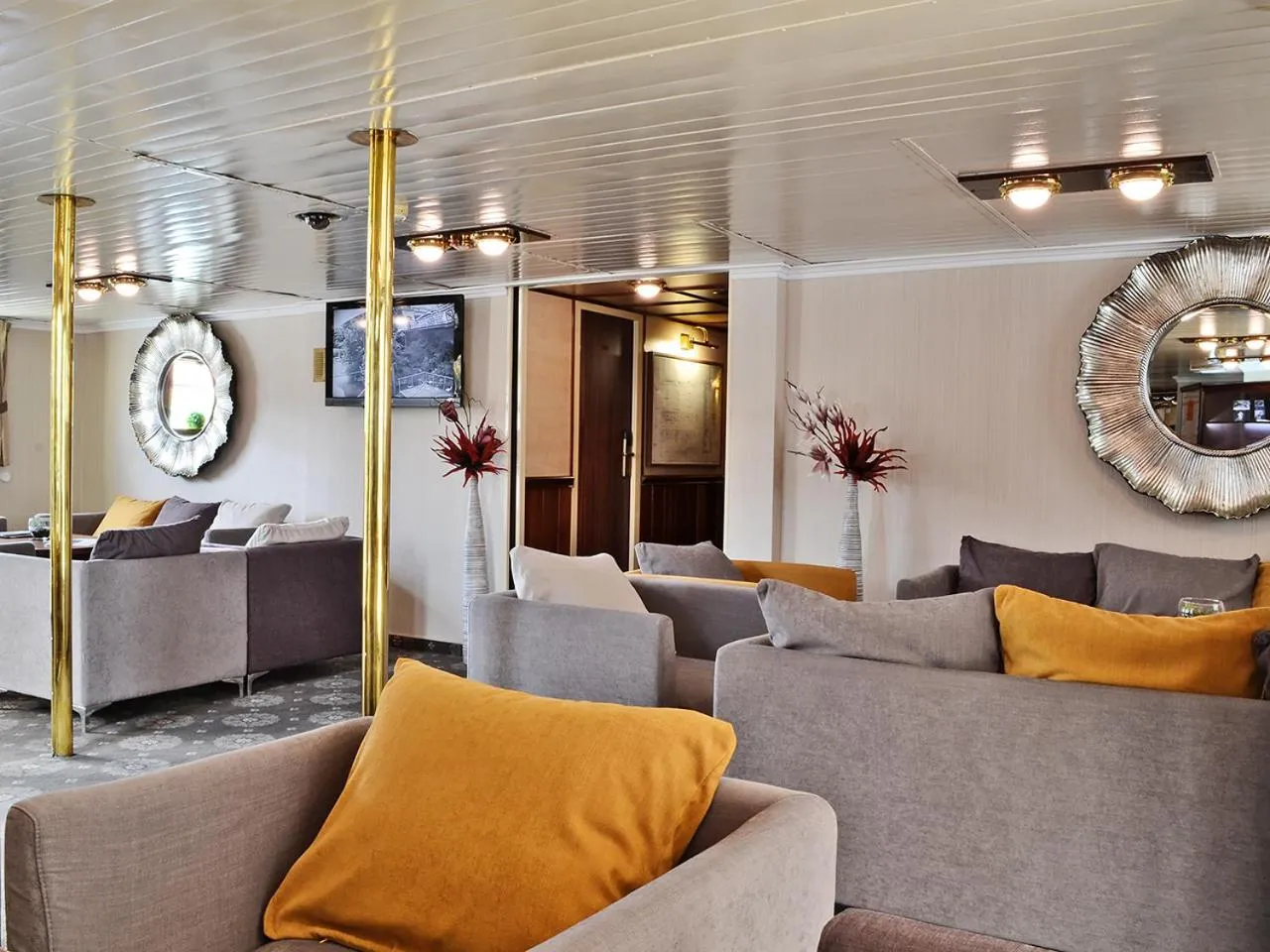 Lobby or reception in Florentina boat