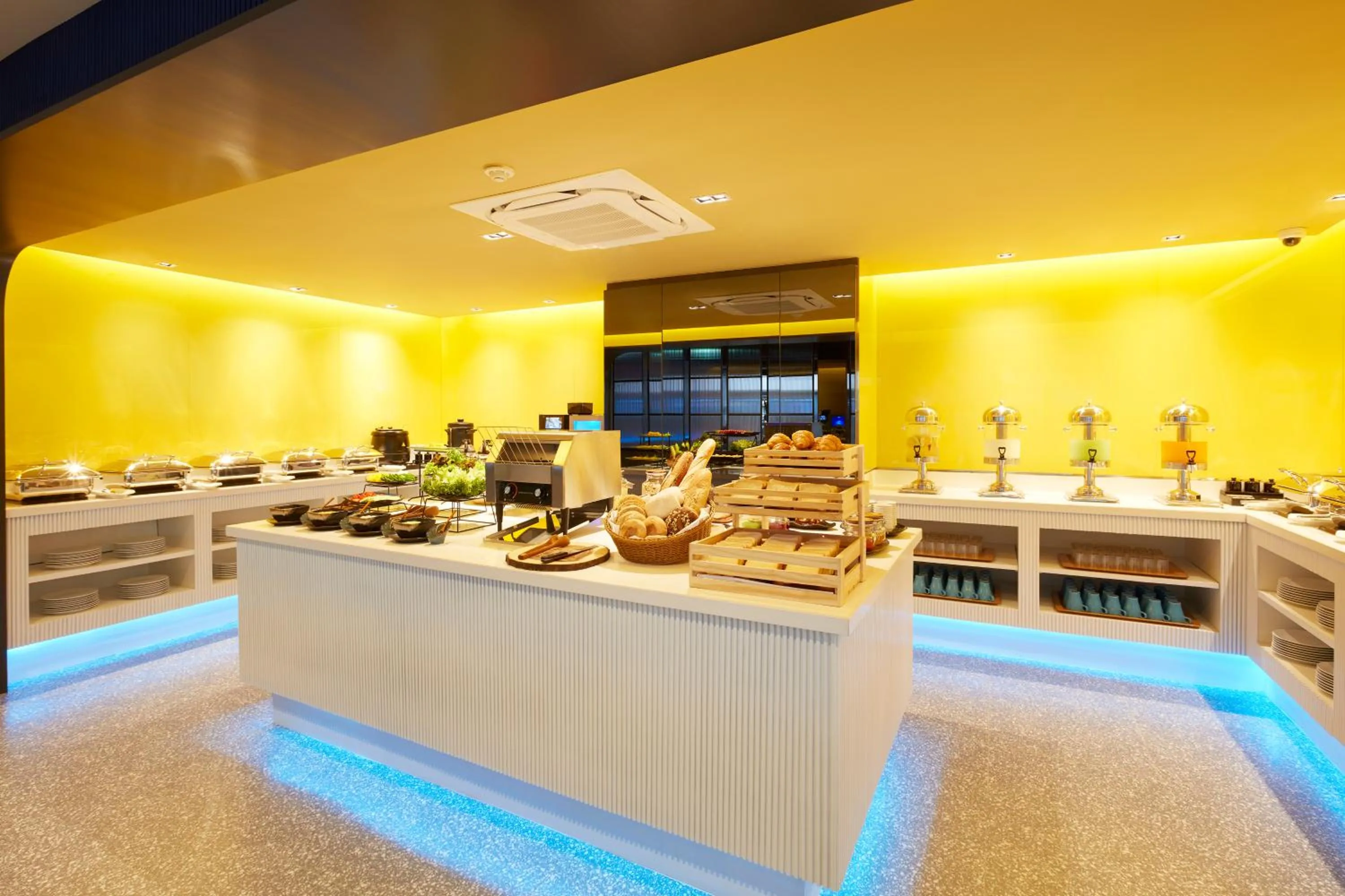 Buffet breakfast in The Quarter Silom by UHG