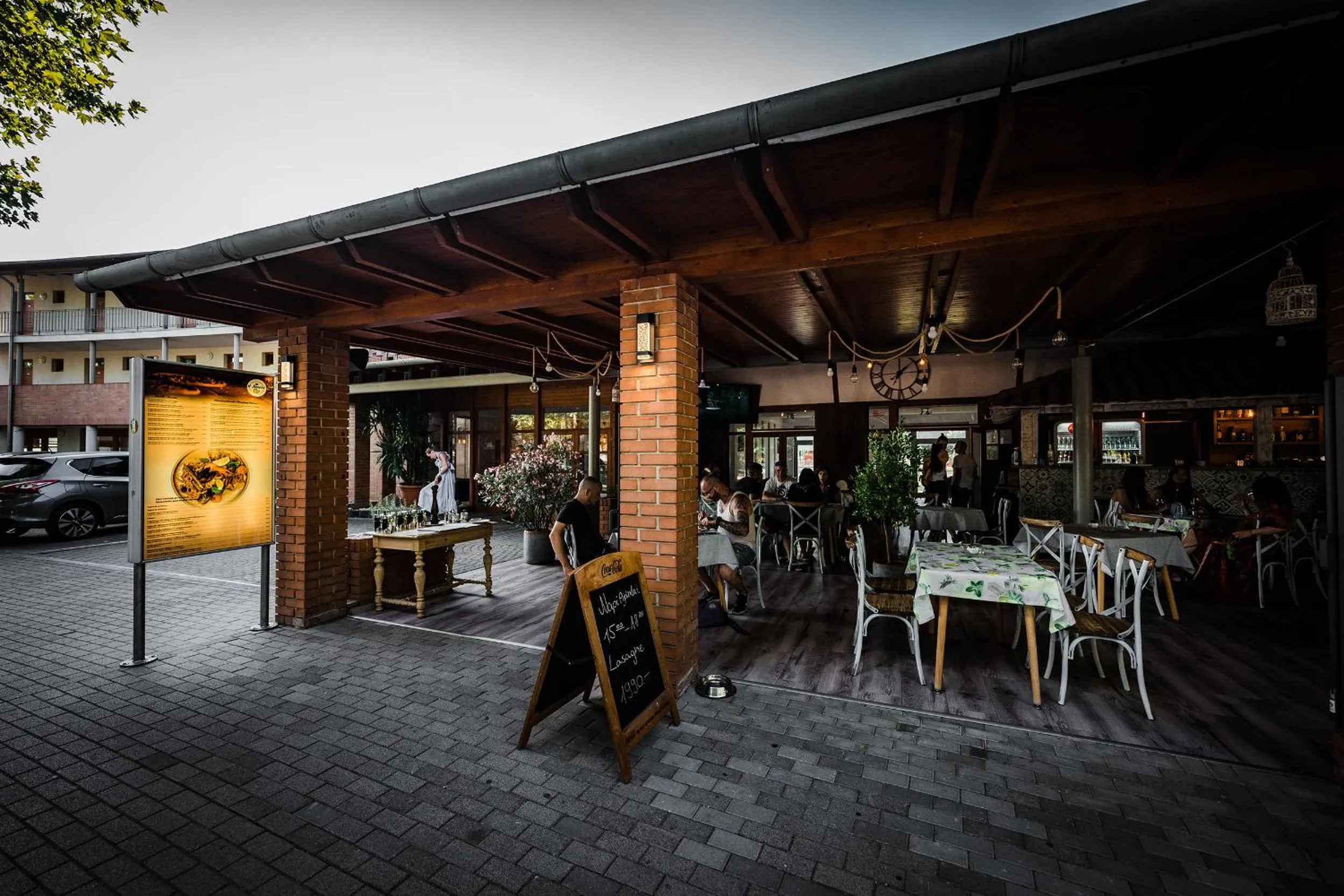 Restaurant/places to eat in Holiday Hotel Siófok