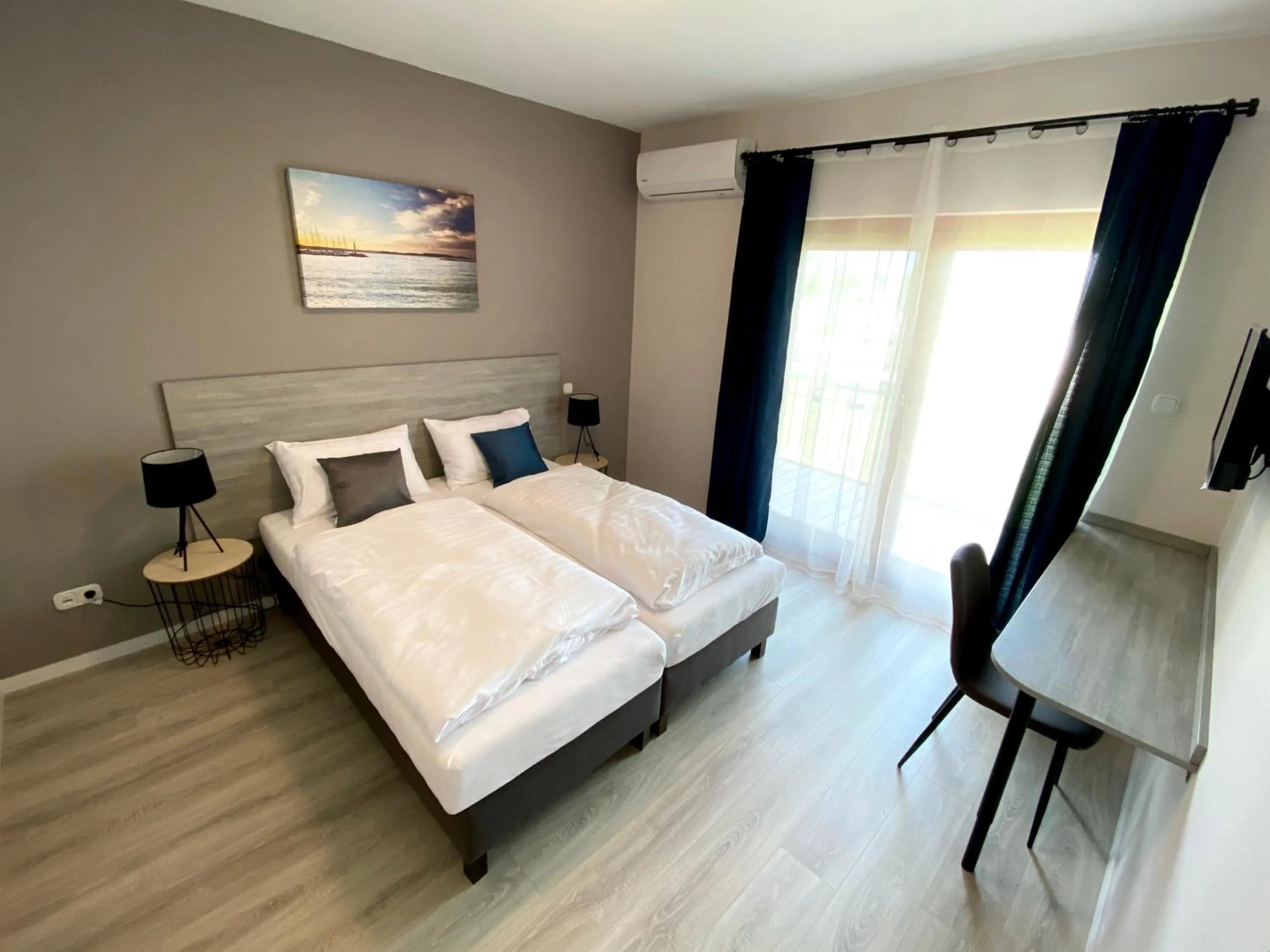 Bedroom, Bed in Holiday Hotel Siófok