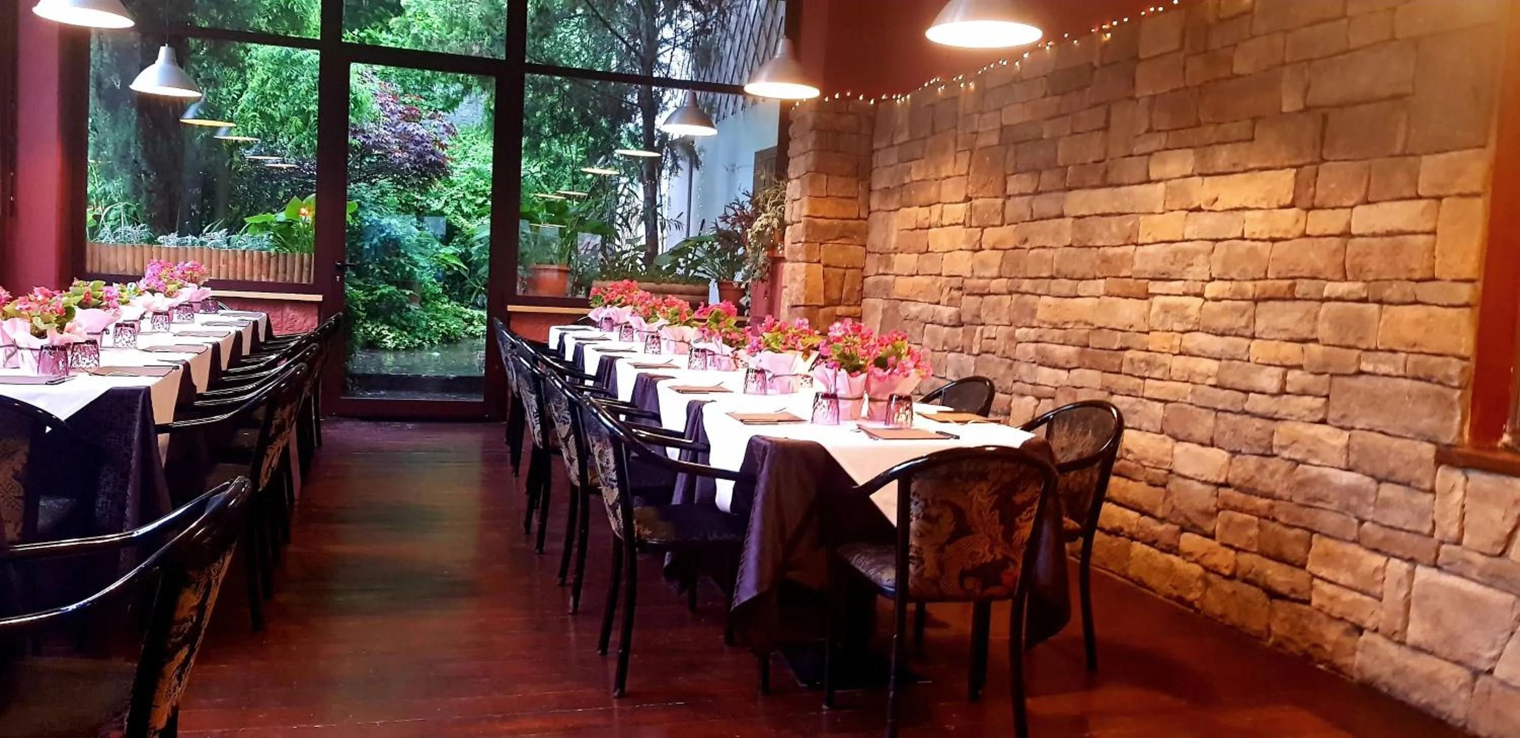 Restaurant/places to eat in piccadilly