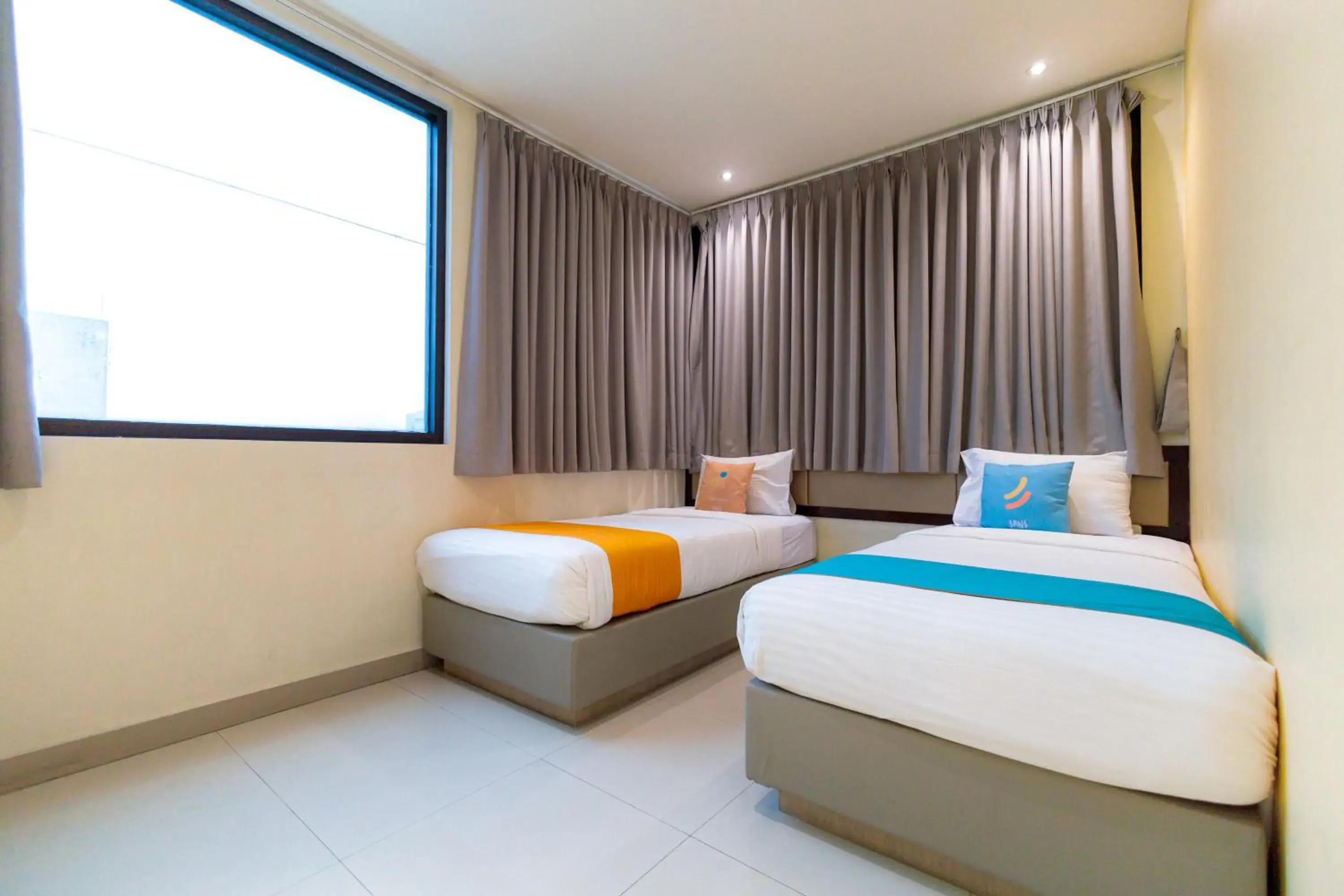Superior Twin Room in Sans Hotel Liv Ancol by RedDoorz Superior Twin Room in Sans Hotel Liv Ancol by RedDoorz