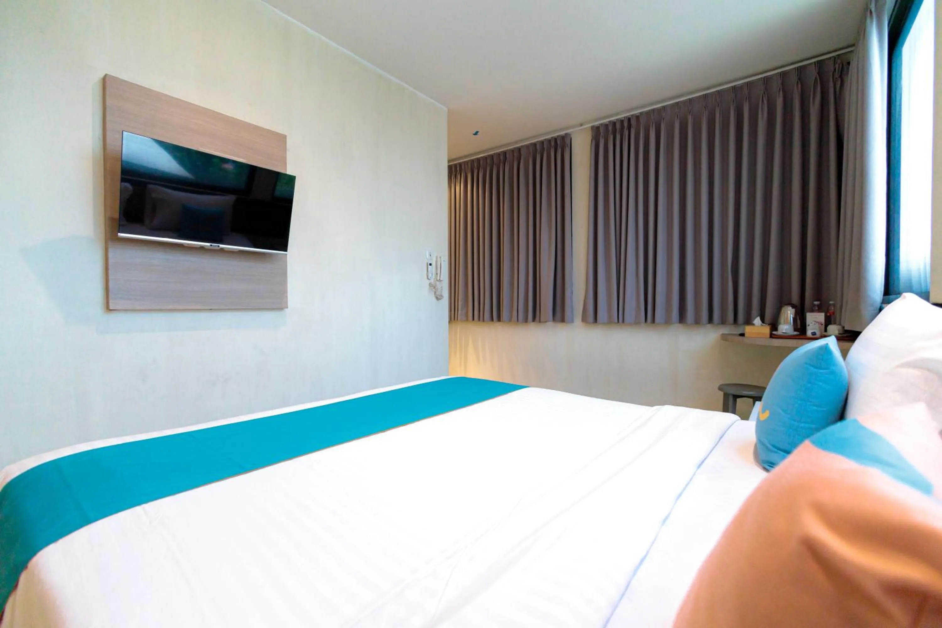 Bedroom, Bed in Sans Hotel Liv Ancol by RedDoorz