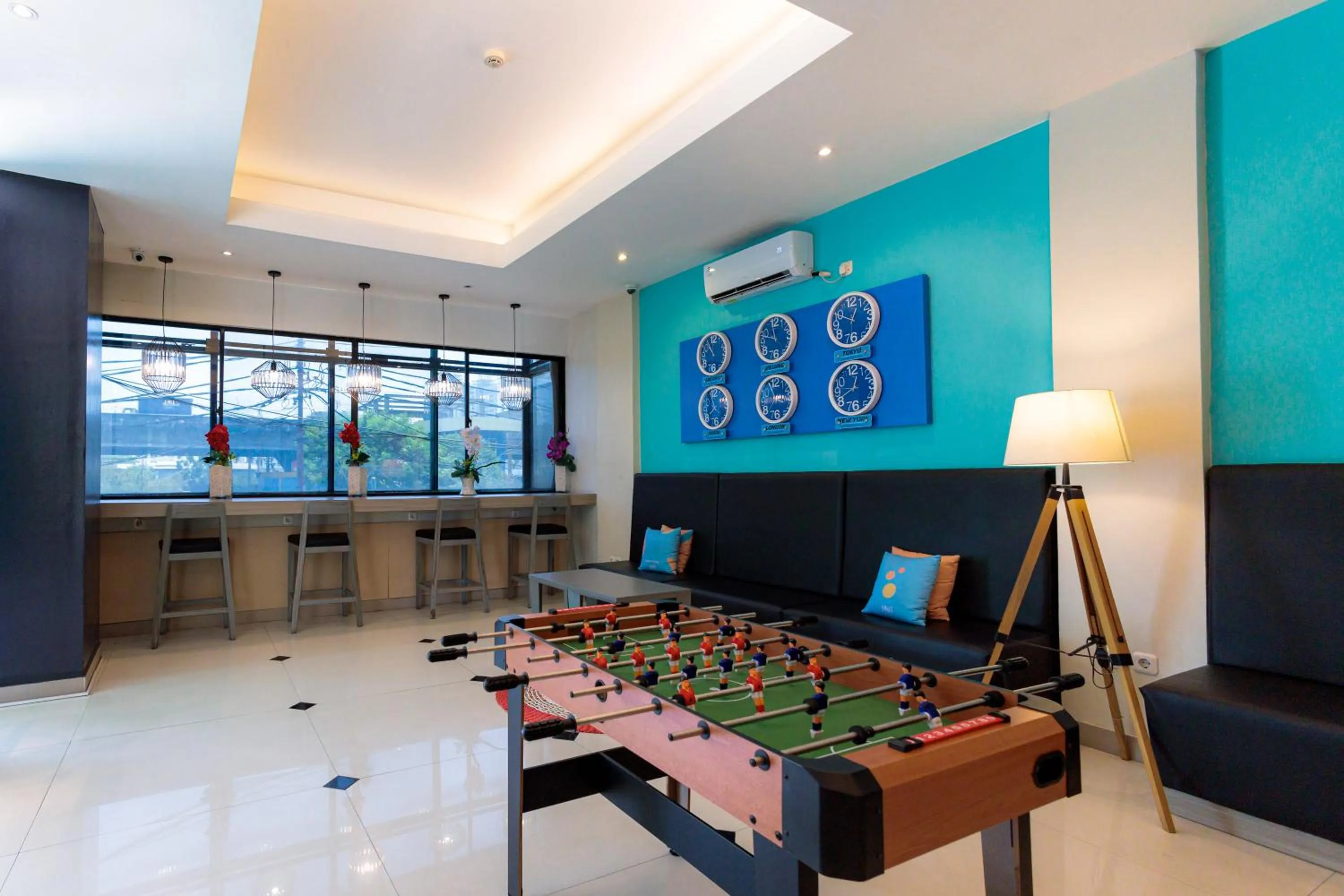 Seating area in Sans Hotel Liv Ancol by RedDoorz