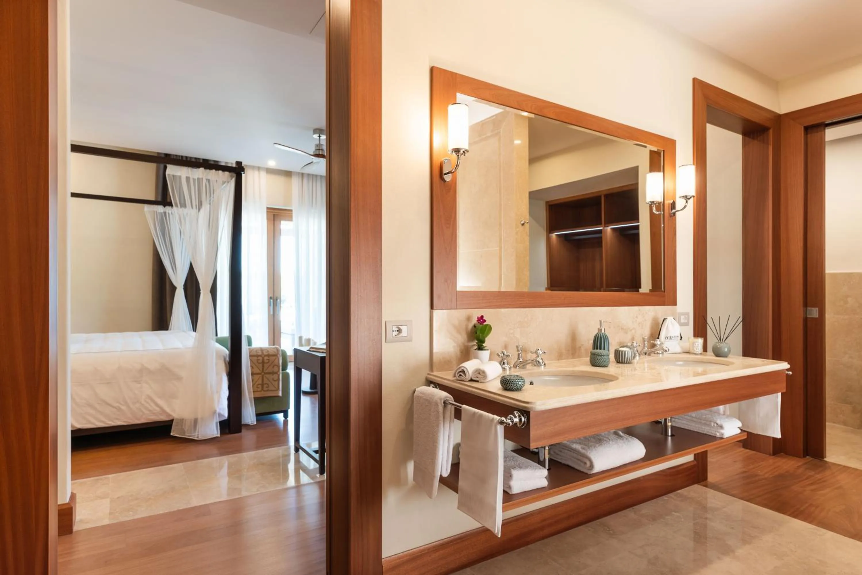 Bathroom, Bed in Il San Corrado di Noto