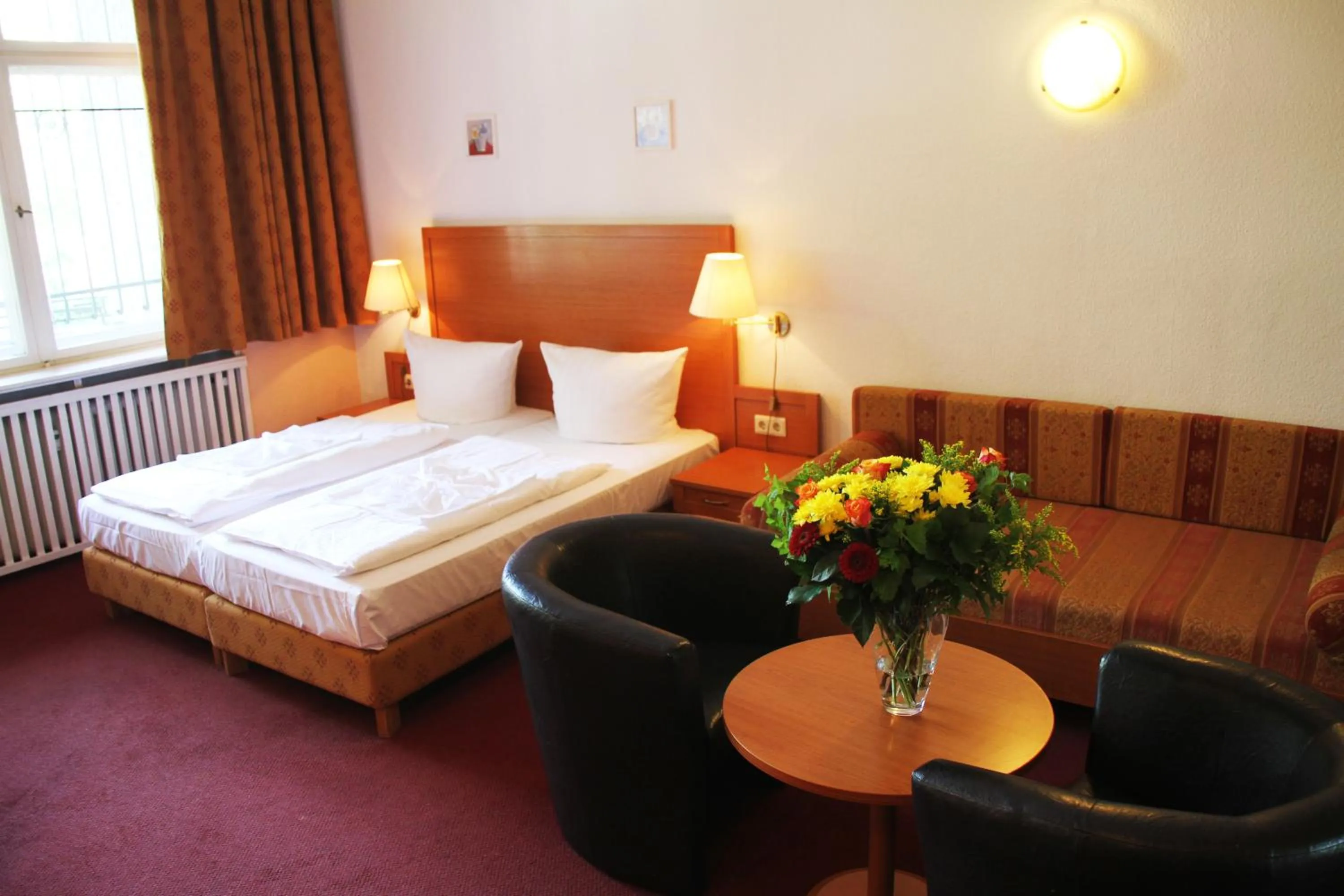 Photo of the whole room, Bed in Hotel Aster an der Messe