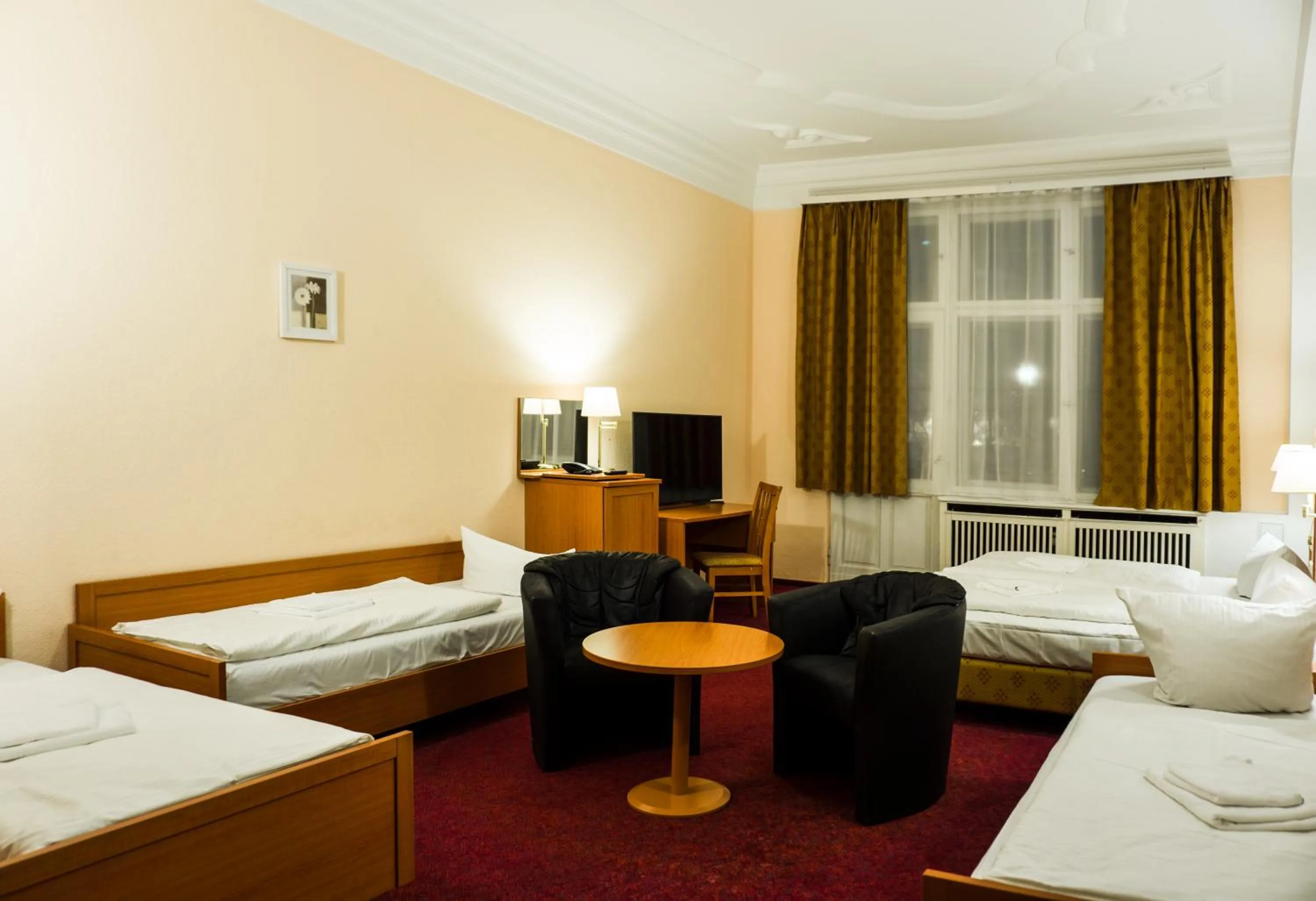 Photo of the whole room, Bed in Hotel Aster an der Messe