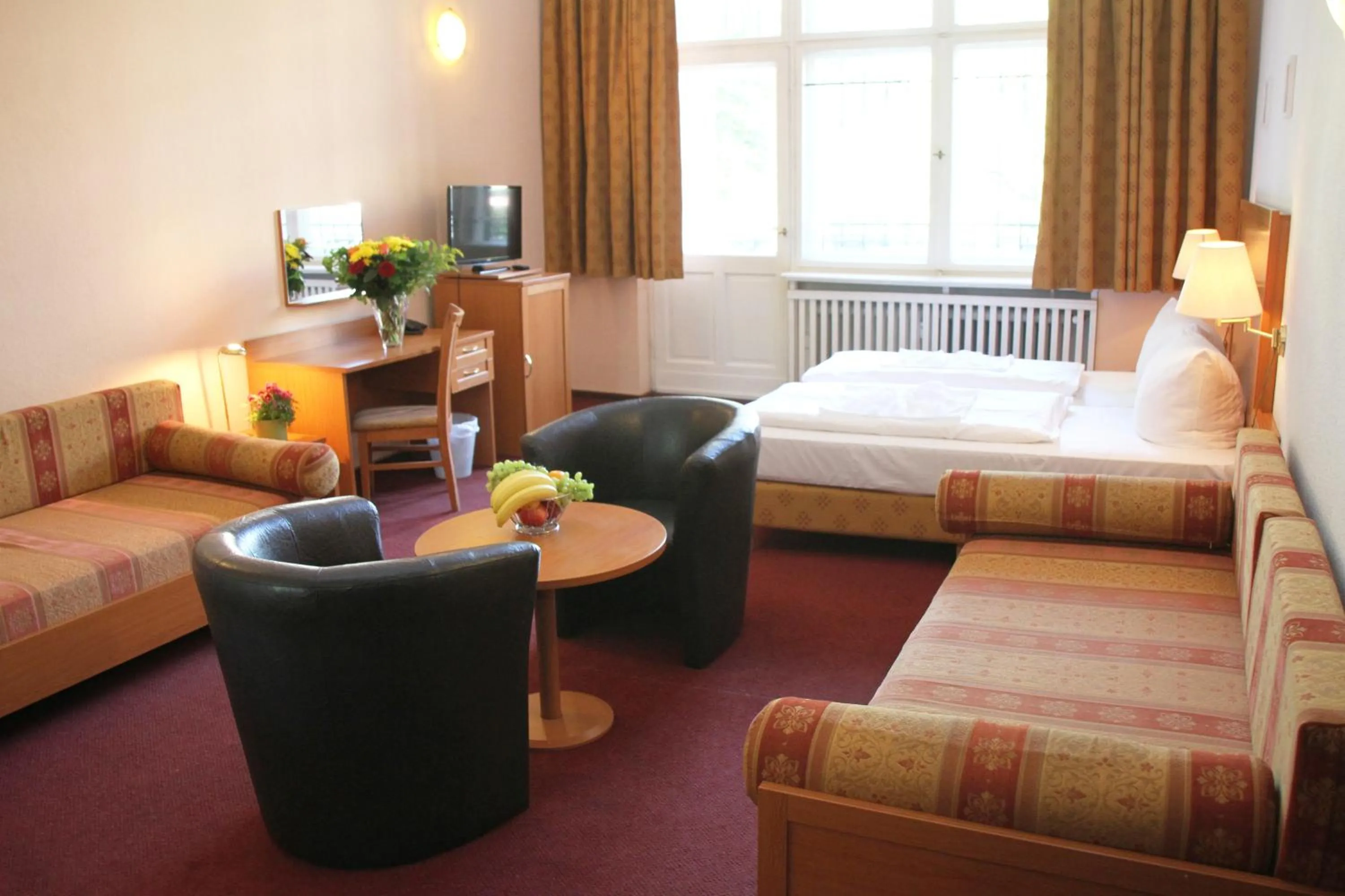 Photo of the whole room, Bed in Hotel Aster an der Messe